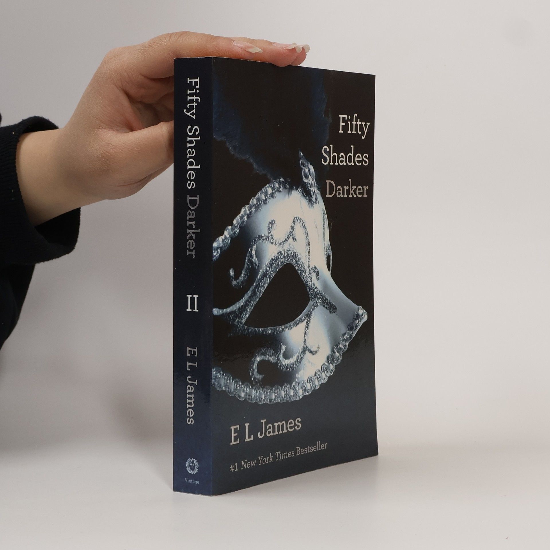 E. L. James Fifty Shades Darker