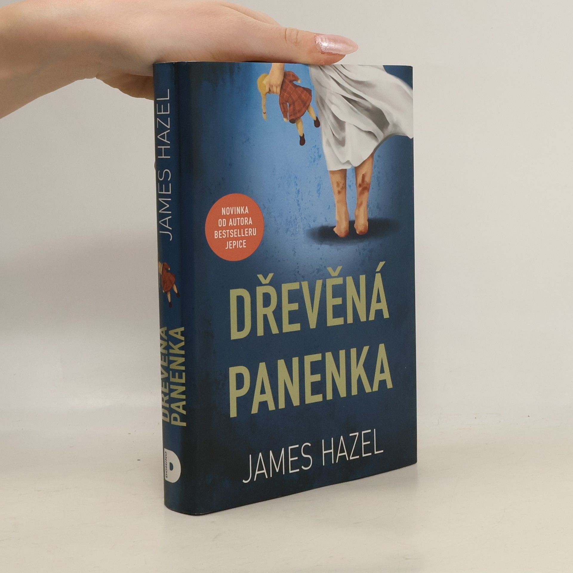 James Hazel Dřevěná panenka