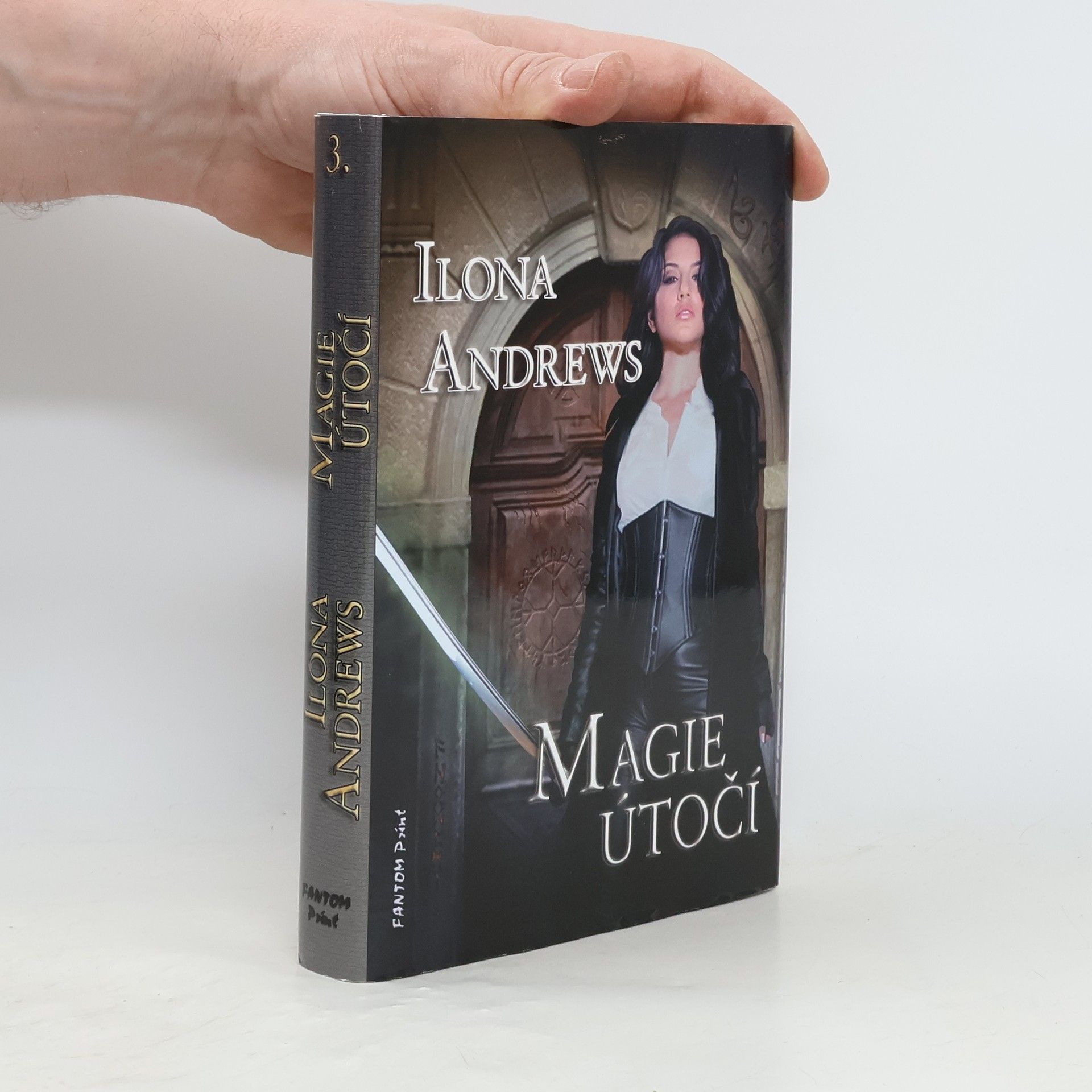 Ilona Andrews Magie útočí