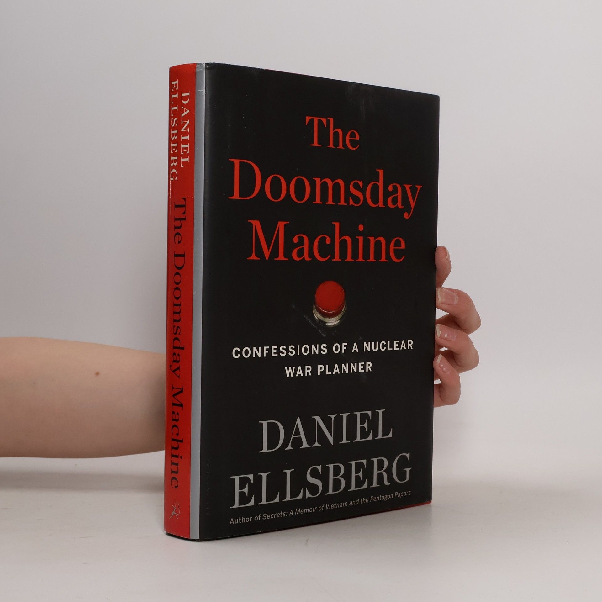 Daniel Ellsberg The Doomsday Machine: Confessions of a Nuclear War Planner