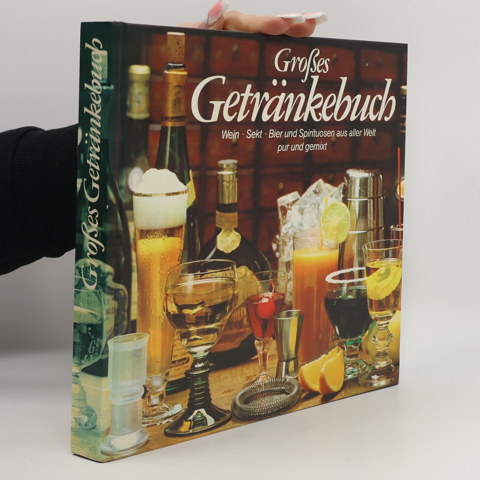 Claus Arius Grosses Getränkebuch. Wein, Sekt, Bier u. Spirituosen aus aller Welt pur u. gemixt