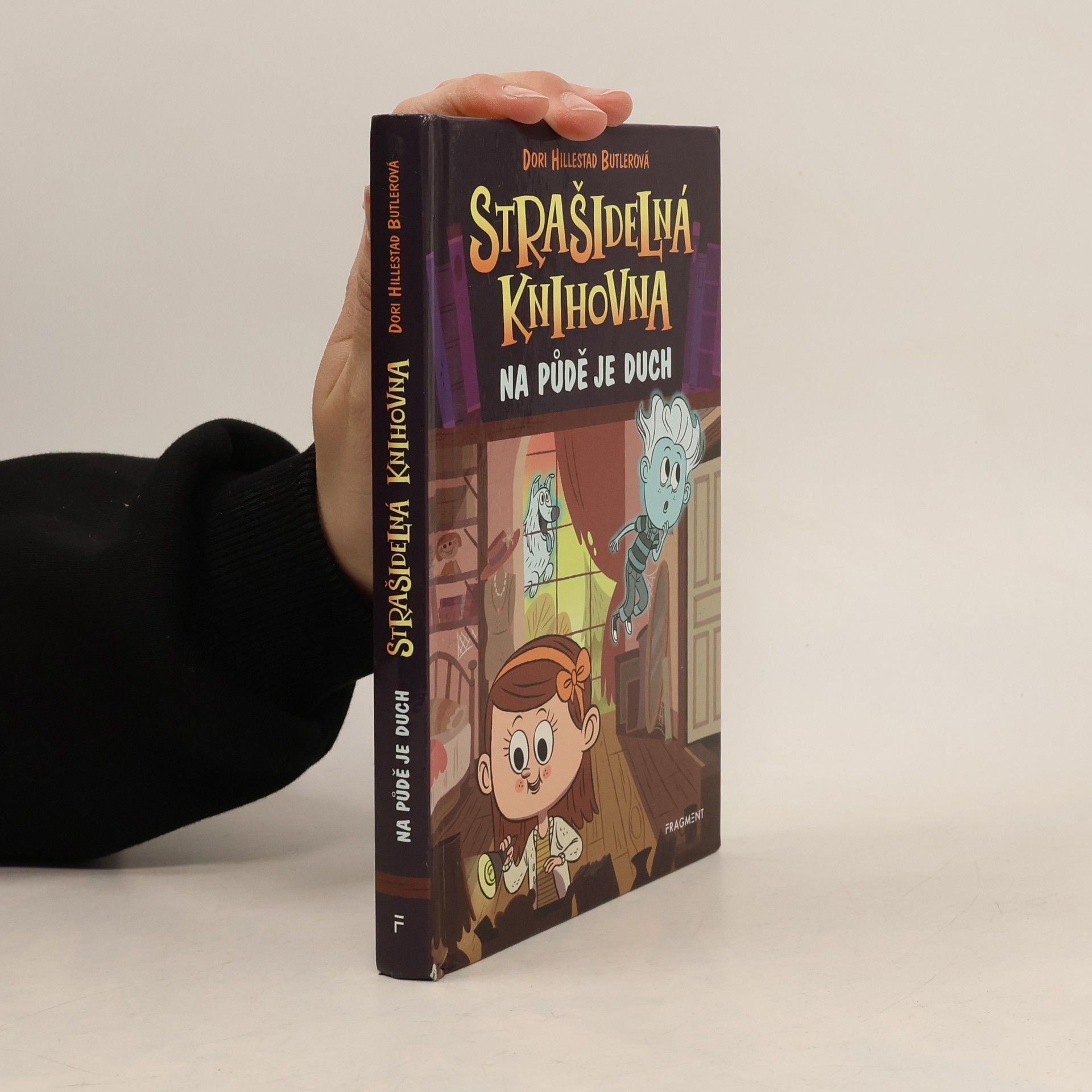 Dori Hillestad Butler Na půdě je duch