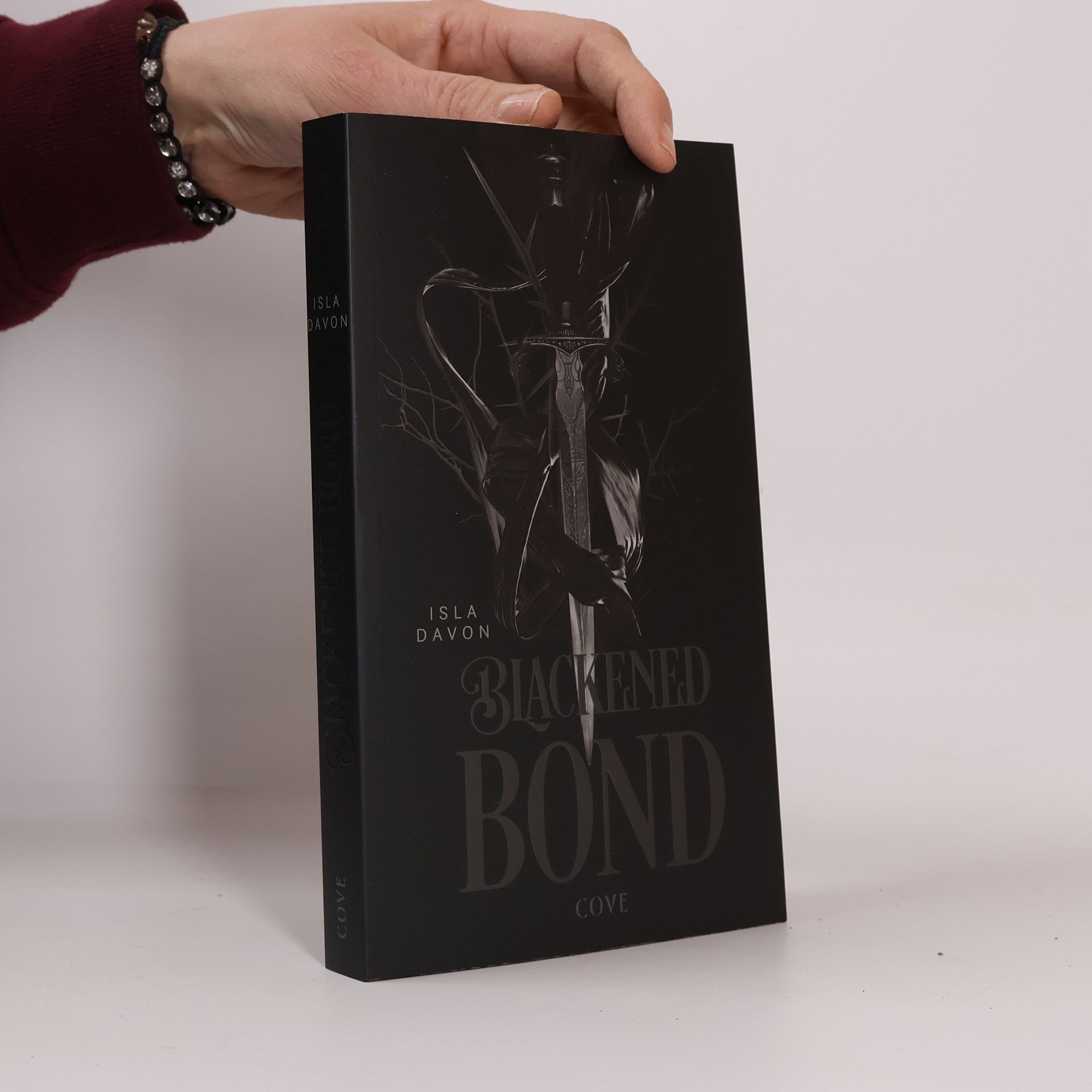 Isla Davon Blackened Blade 2: A Blackened Bond