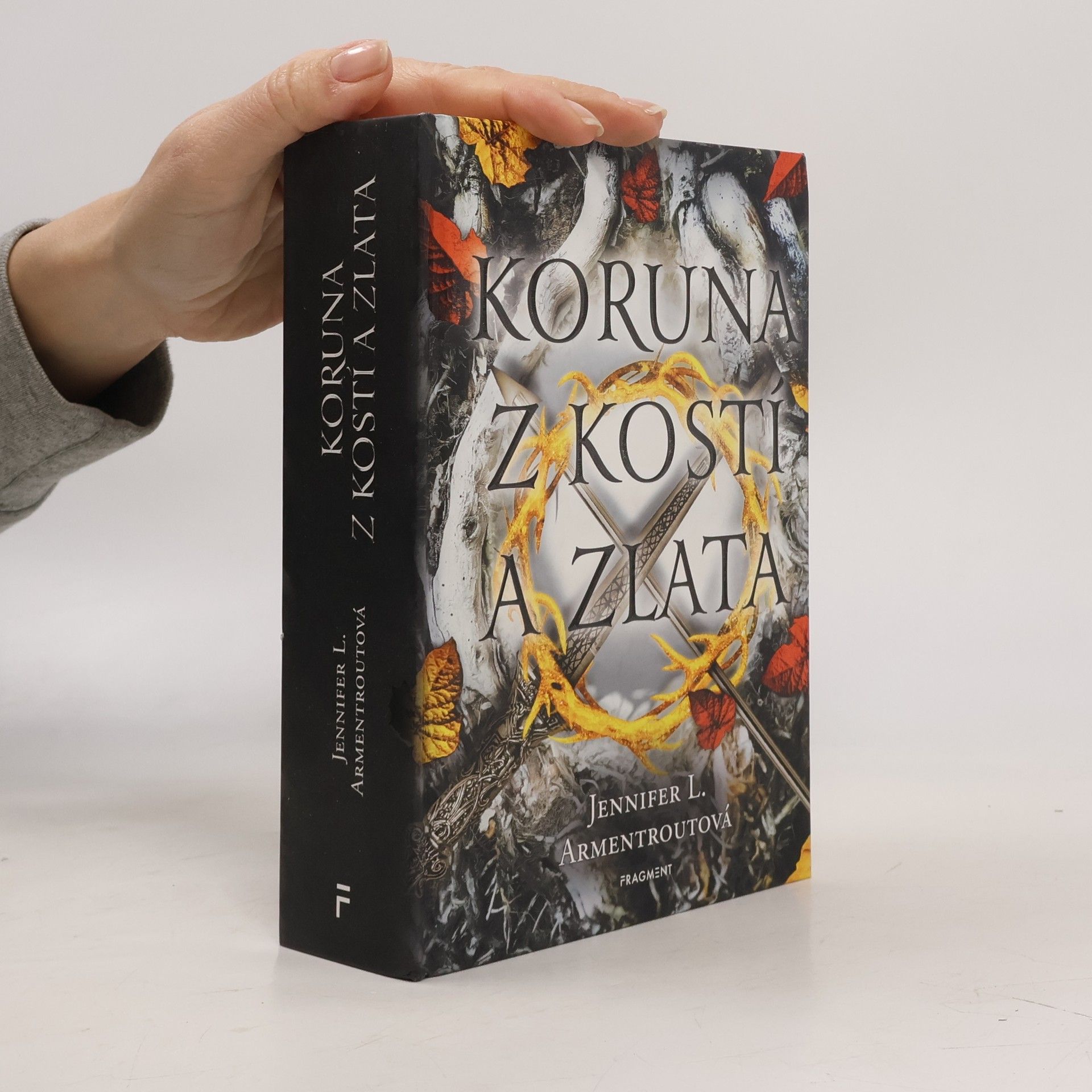 Jennifer L. Armentrout Koruna z kostí a zlata