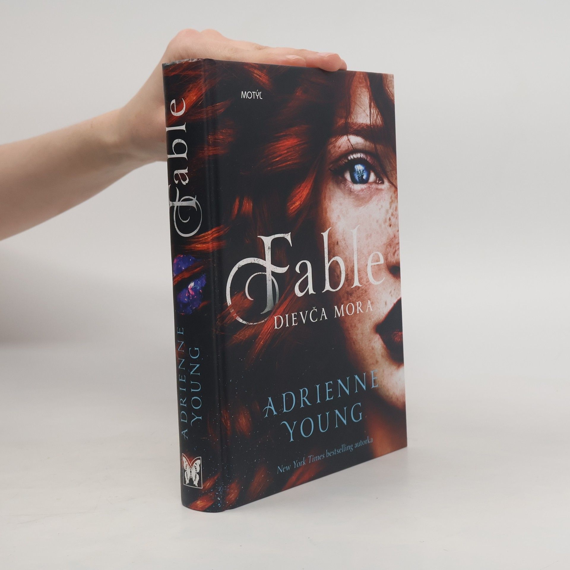 Adrienne Young Fable. Dievča mora