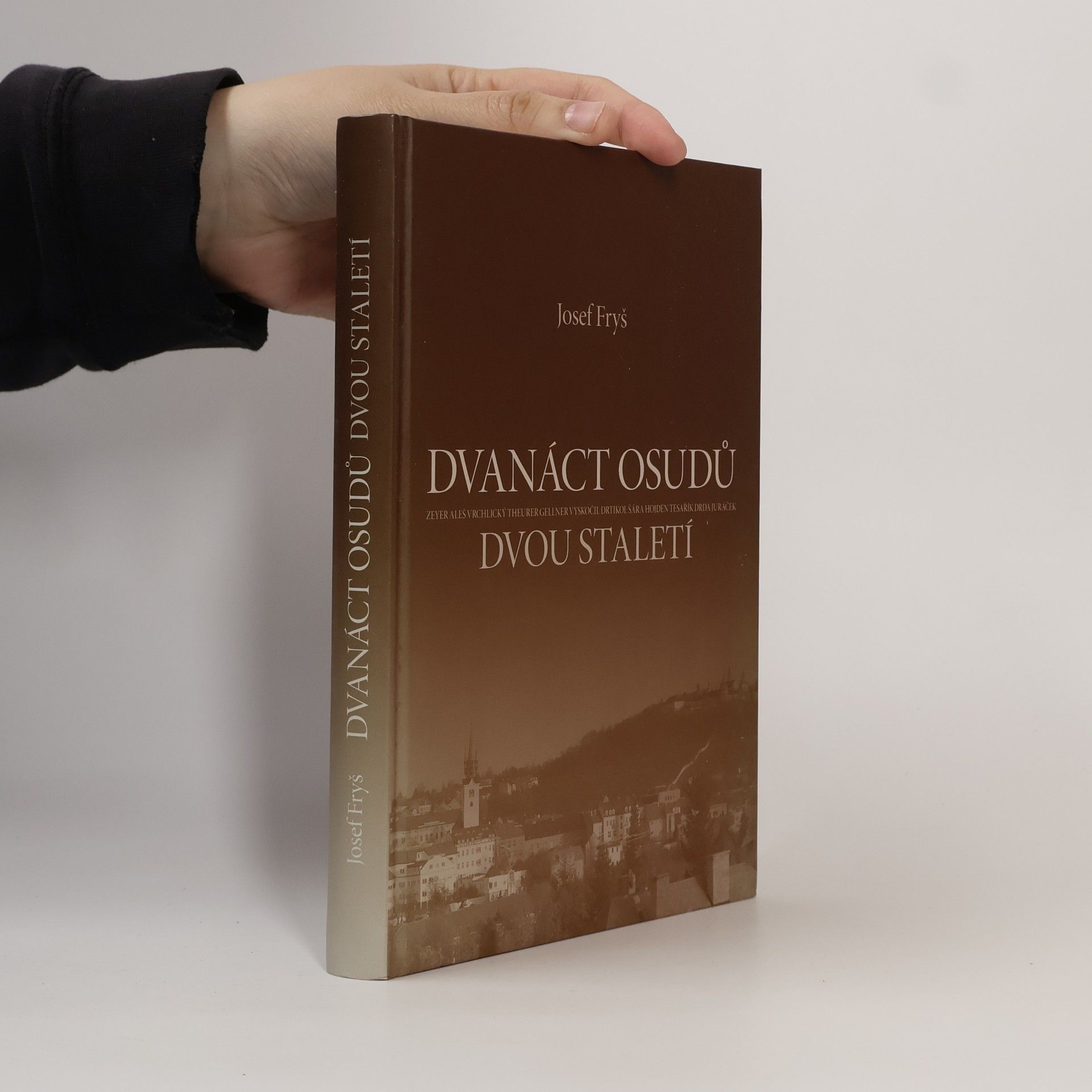 Josef Fryš Dvanáct osudů dvou staletí : Zeyer, Aleš, Vrchlický, Theurer, Gellner, Vyskočil, Drtikol, Šára, Hojden, Tesařík, Drda, Juráček