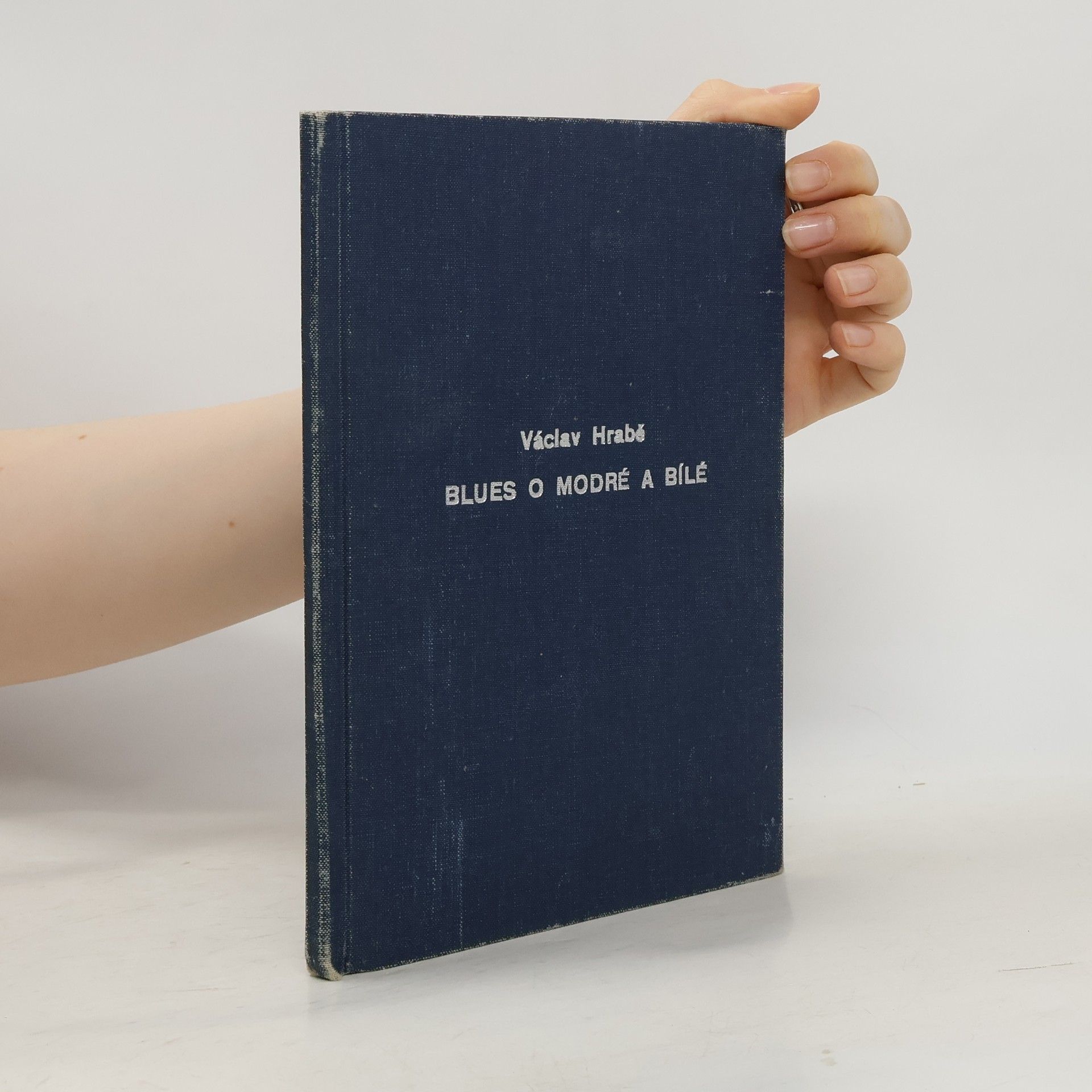 Blues o modré a bílé