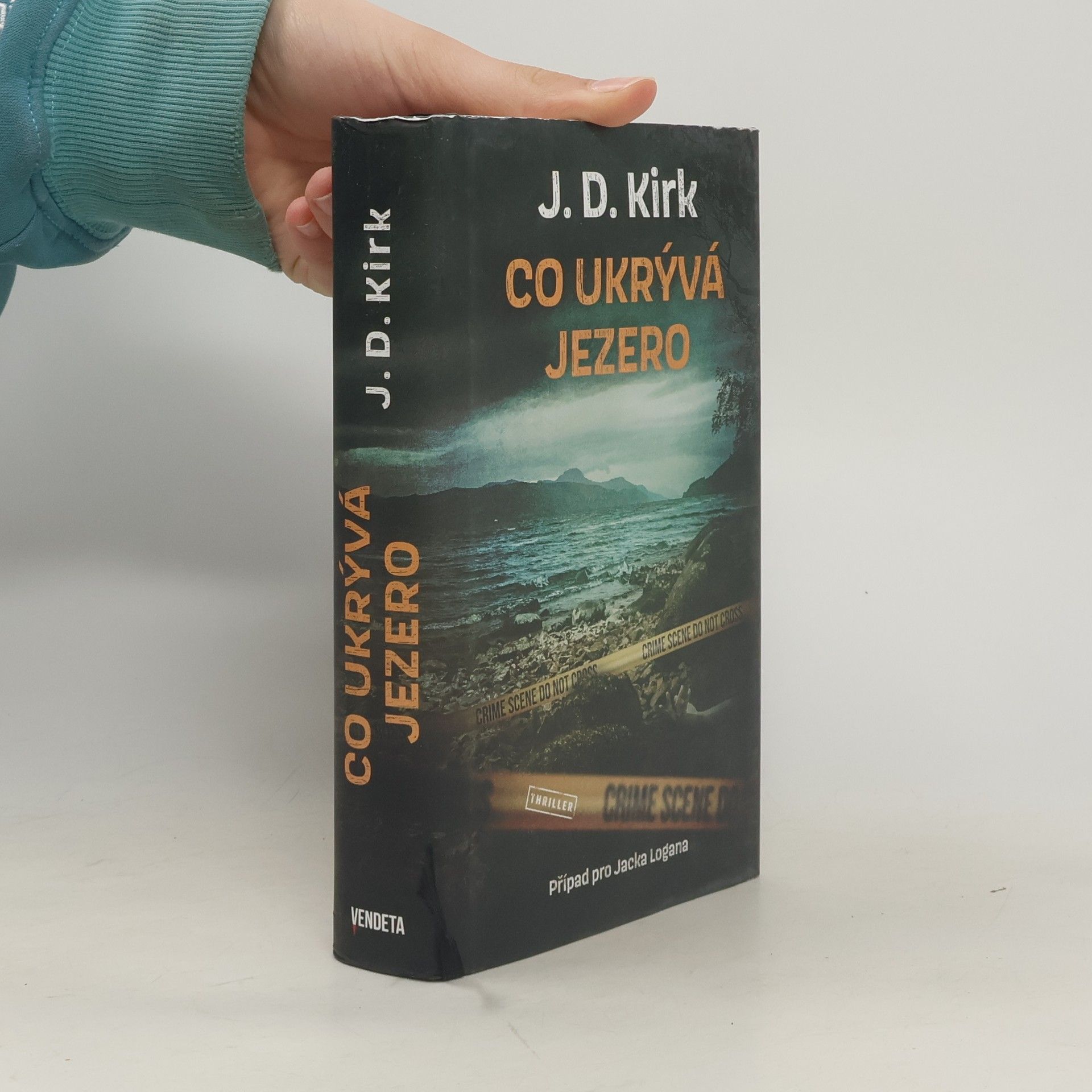 Barry Hutchison Co ukrývá jezero