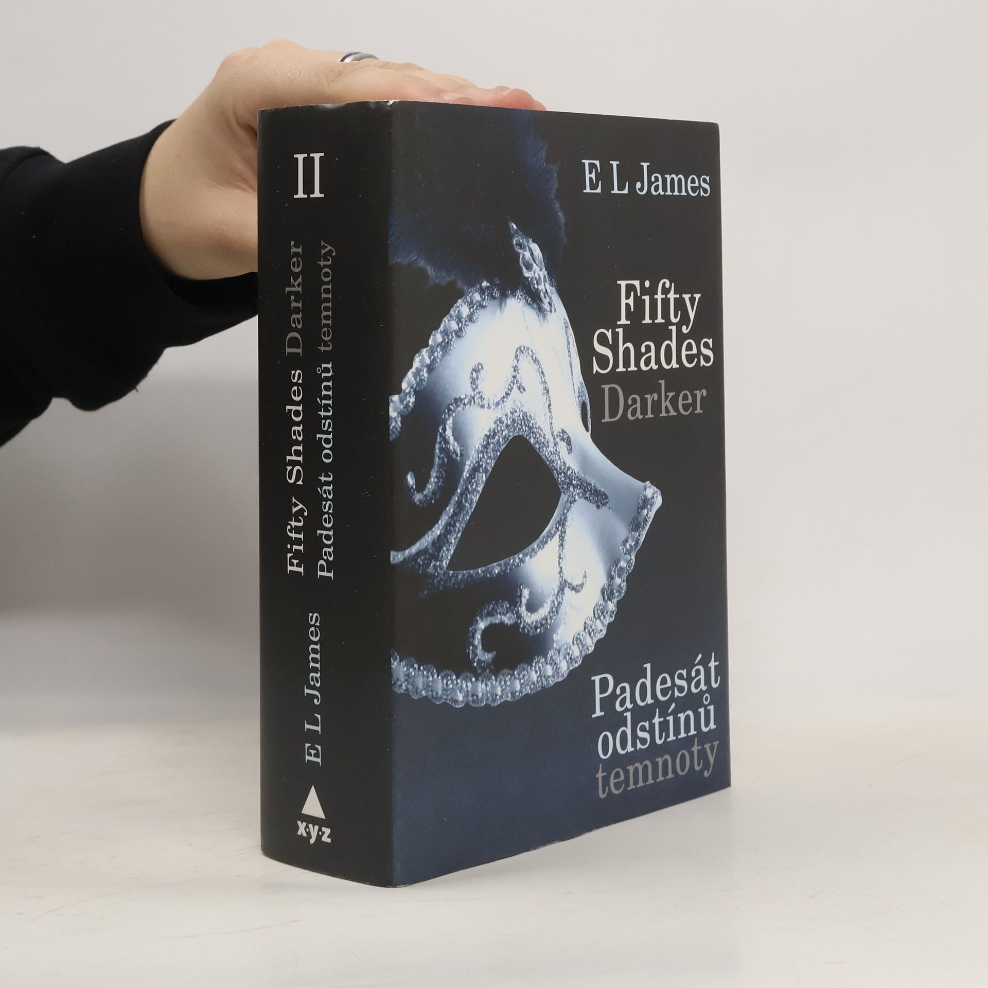 E. L. James Padesát odstínů temnoty