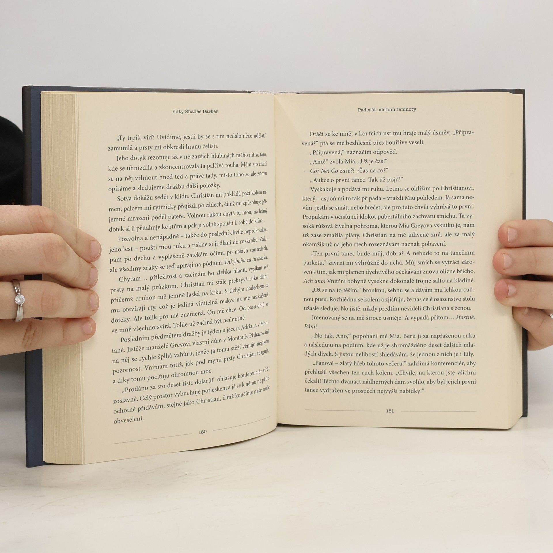 E. L. James Padesát odstínů temnoty