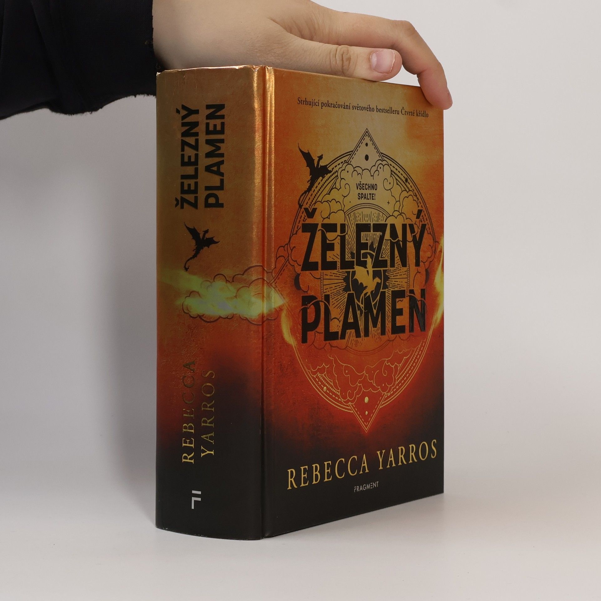 Rebecca Yarros Železný plamen