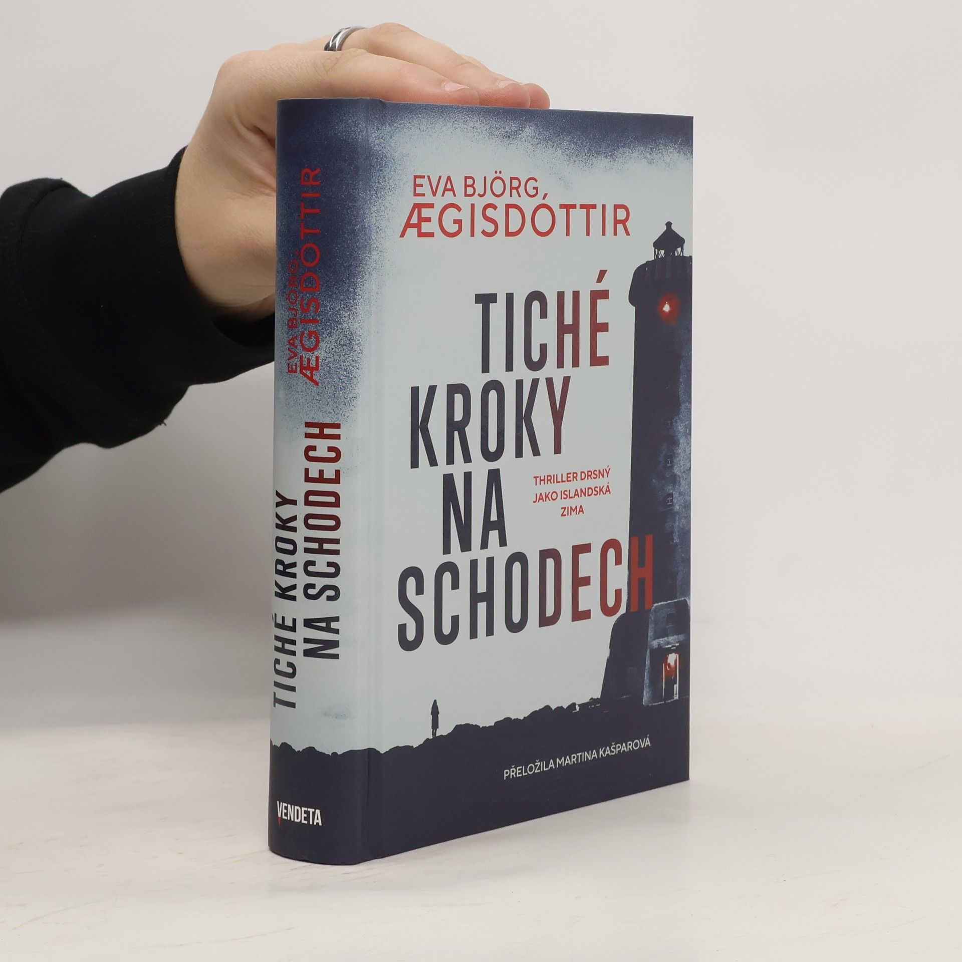 Eva Bjorg Ægisdóttir Tiché kroky na schodech