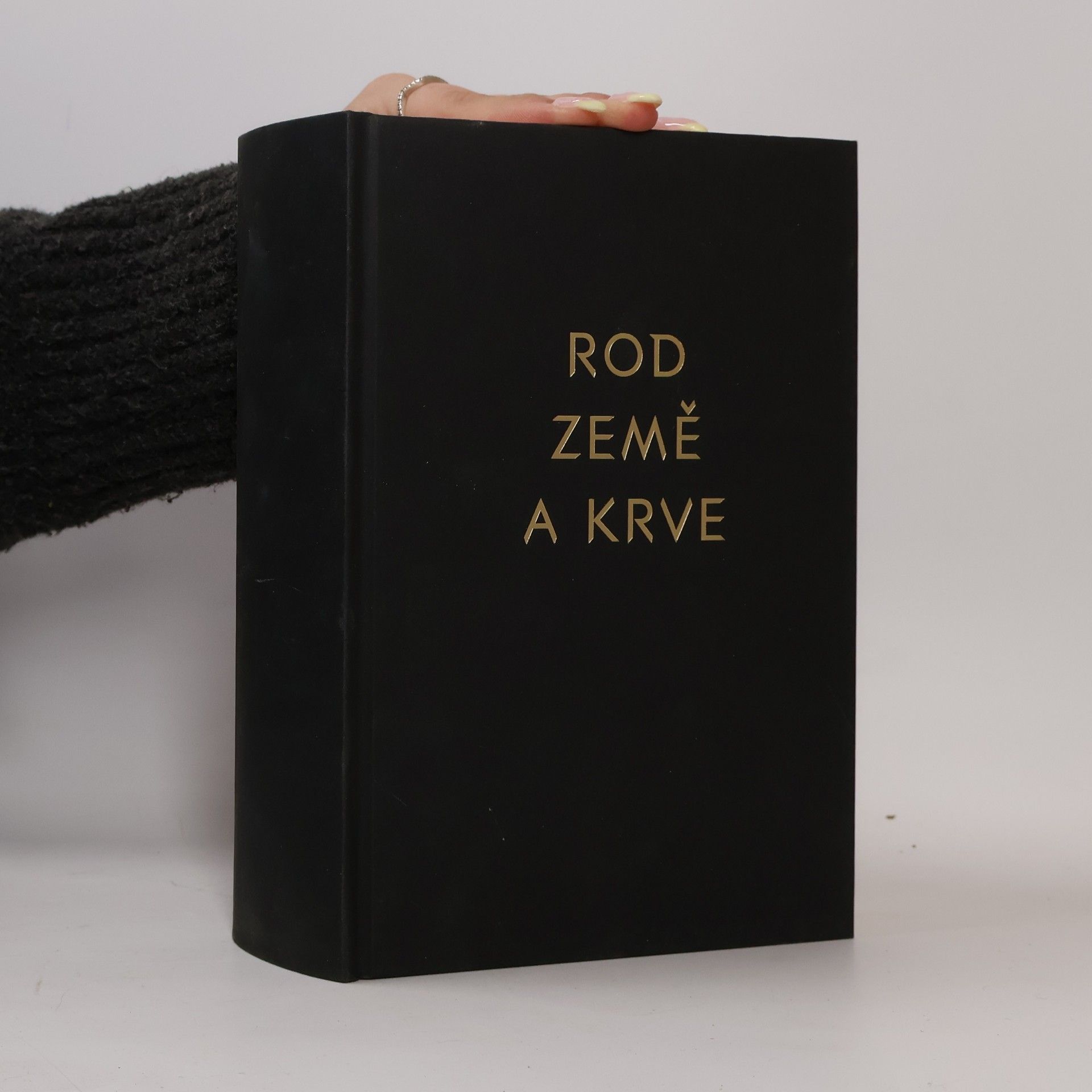 Sarah J. Maas Půlměsíční město. Rod země a krve