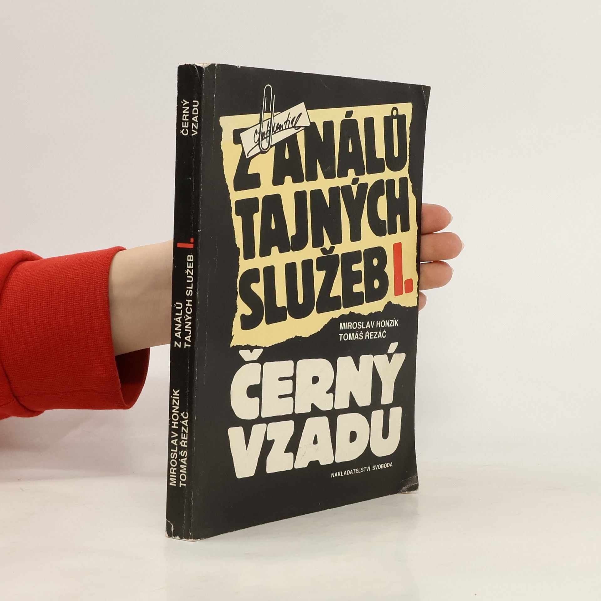 Miroslav Honzík Z análů tajných služeb I. Černý vzadu