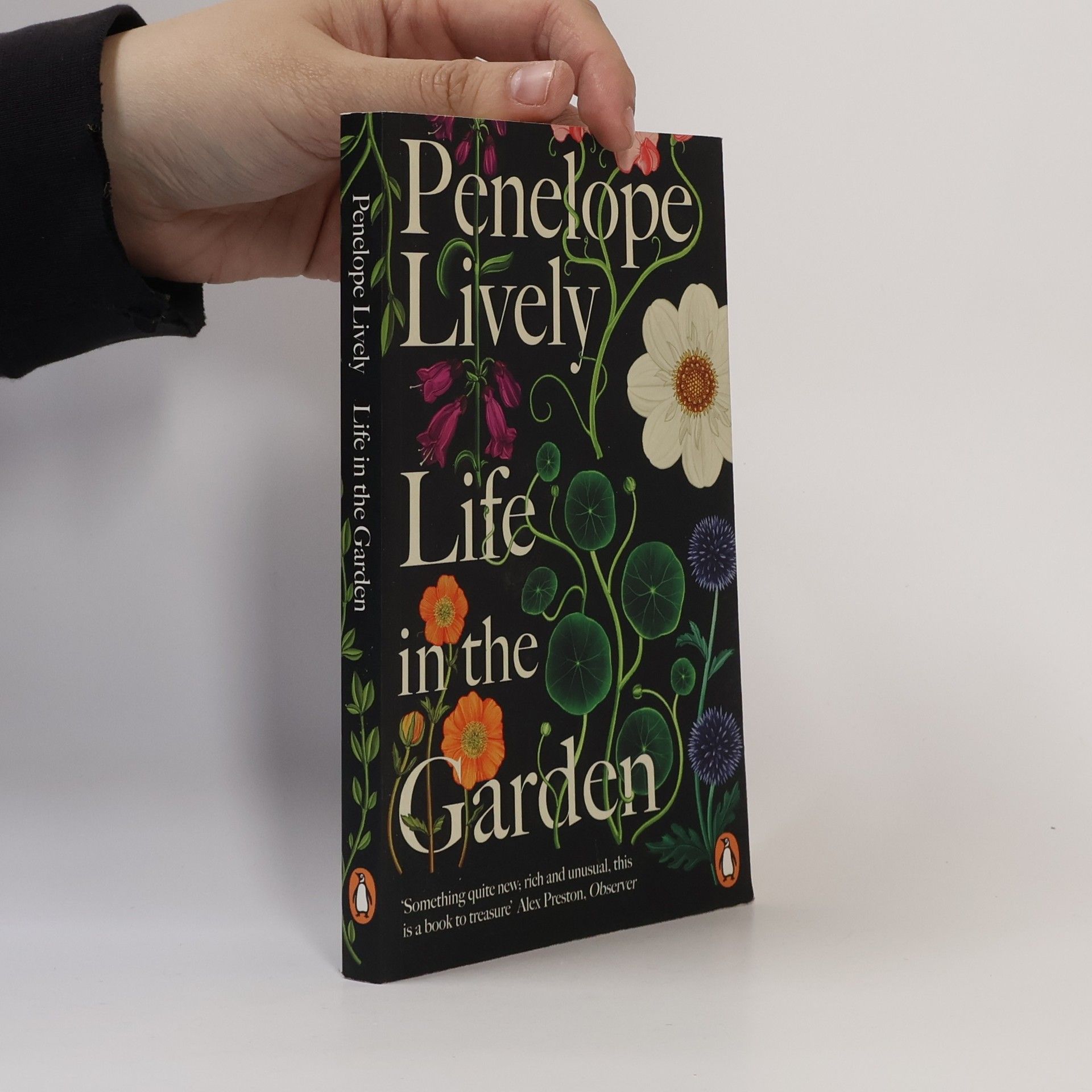 Penelope Lively Life in the Garden