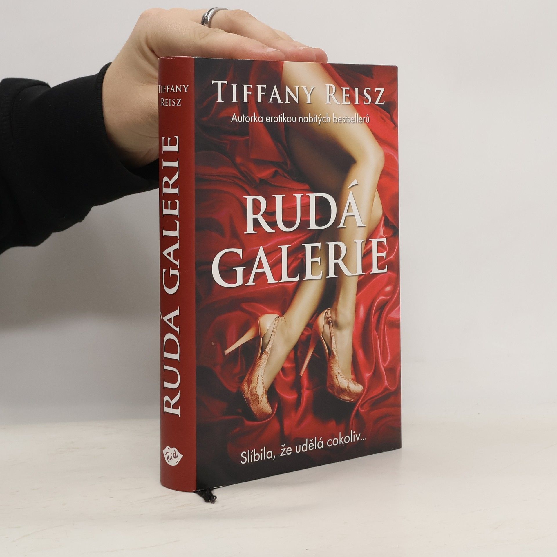 Tiffany Reisz Rudá galerie