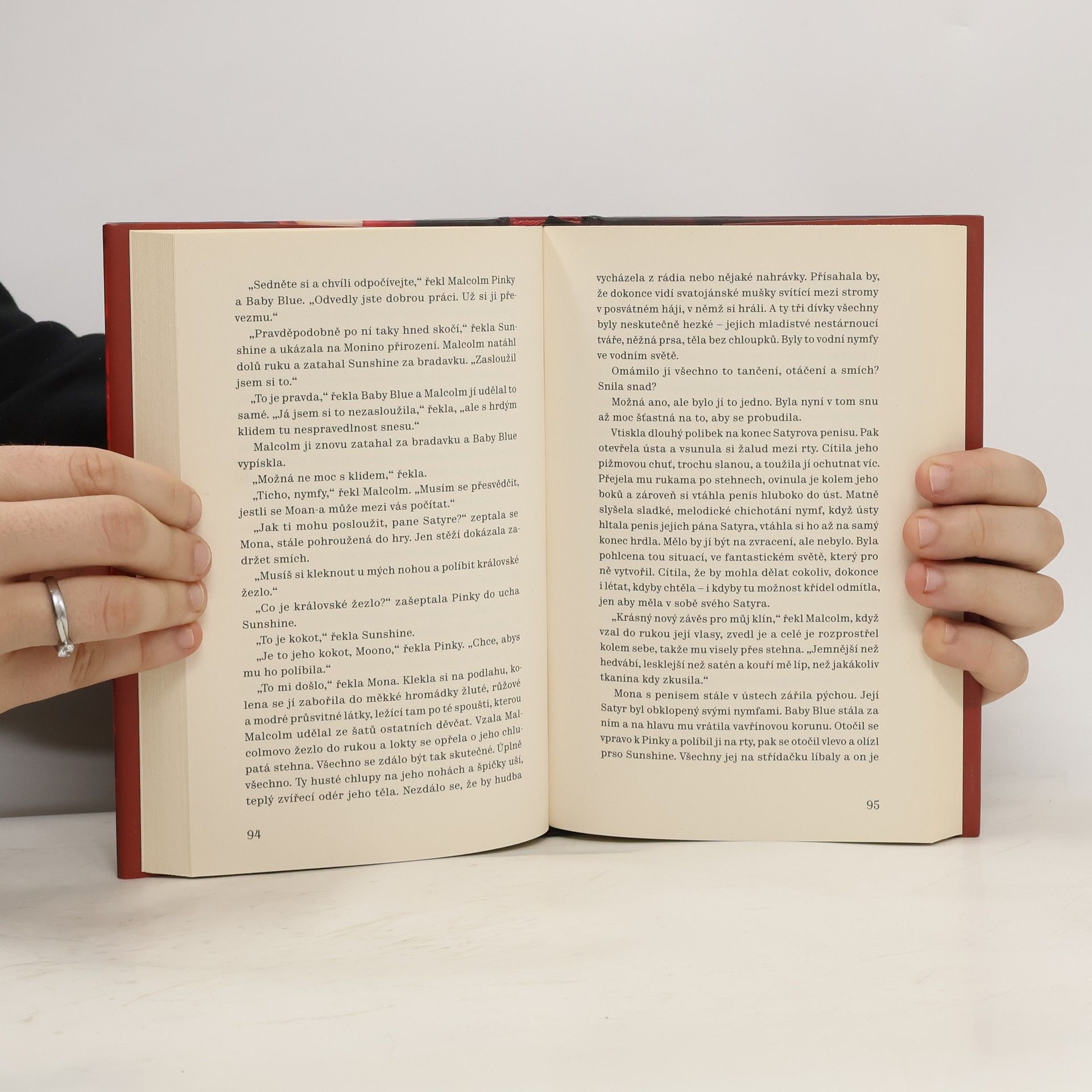 Tiffany Reisz Rudá galerie