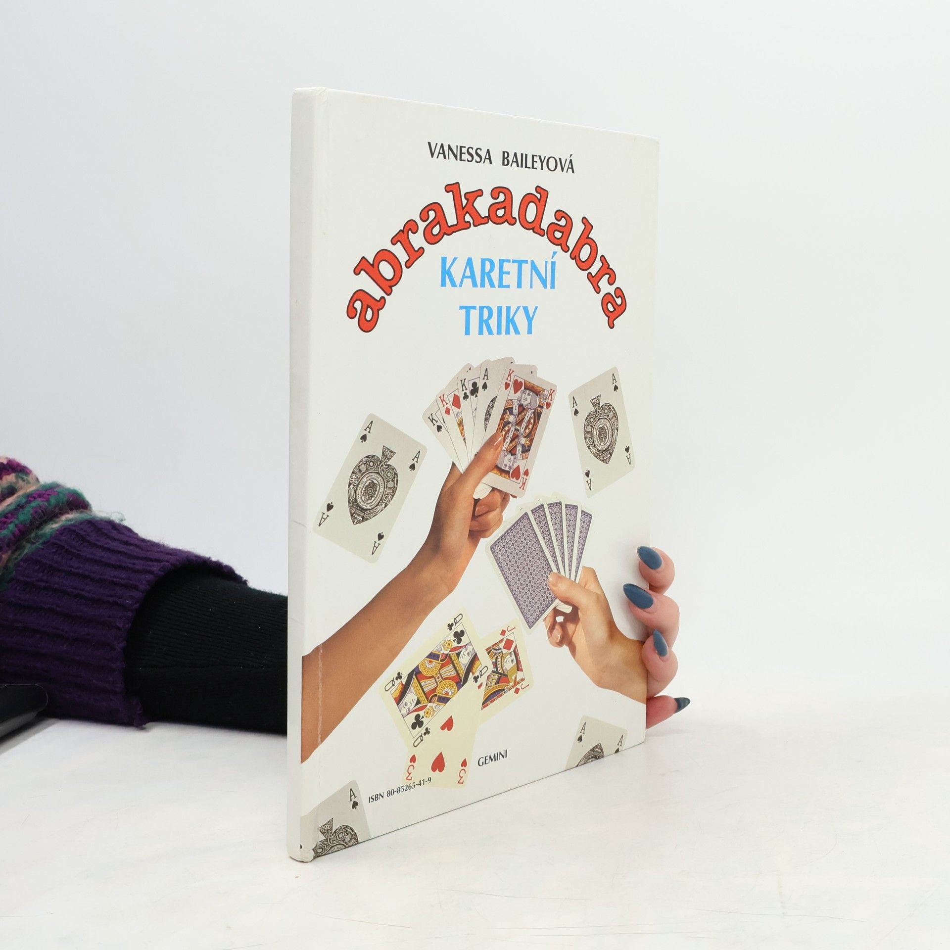 Abrakadabra. Kouzla a čáry. Karetní triky