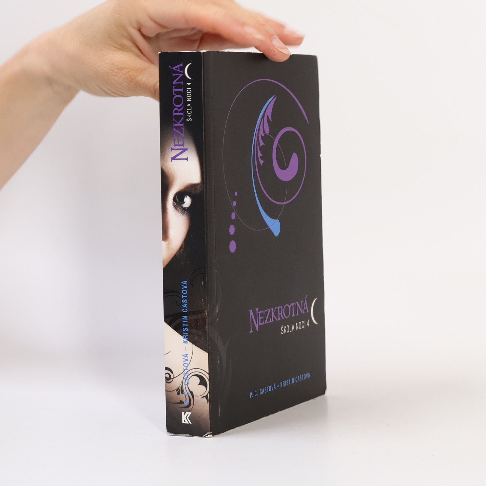 Phyllis Christine Cast Škola noci 4. Nezkrotná