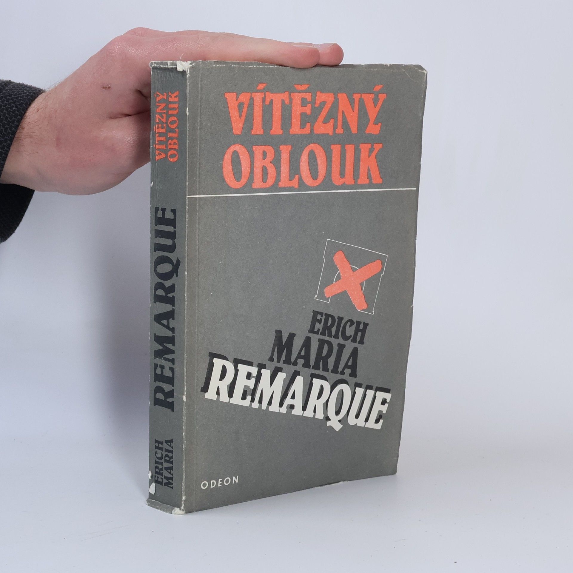 Erich Maria Remarque Vítězný oblouk