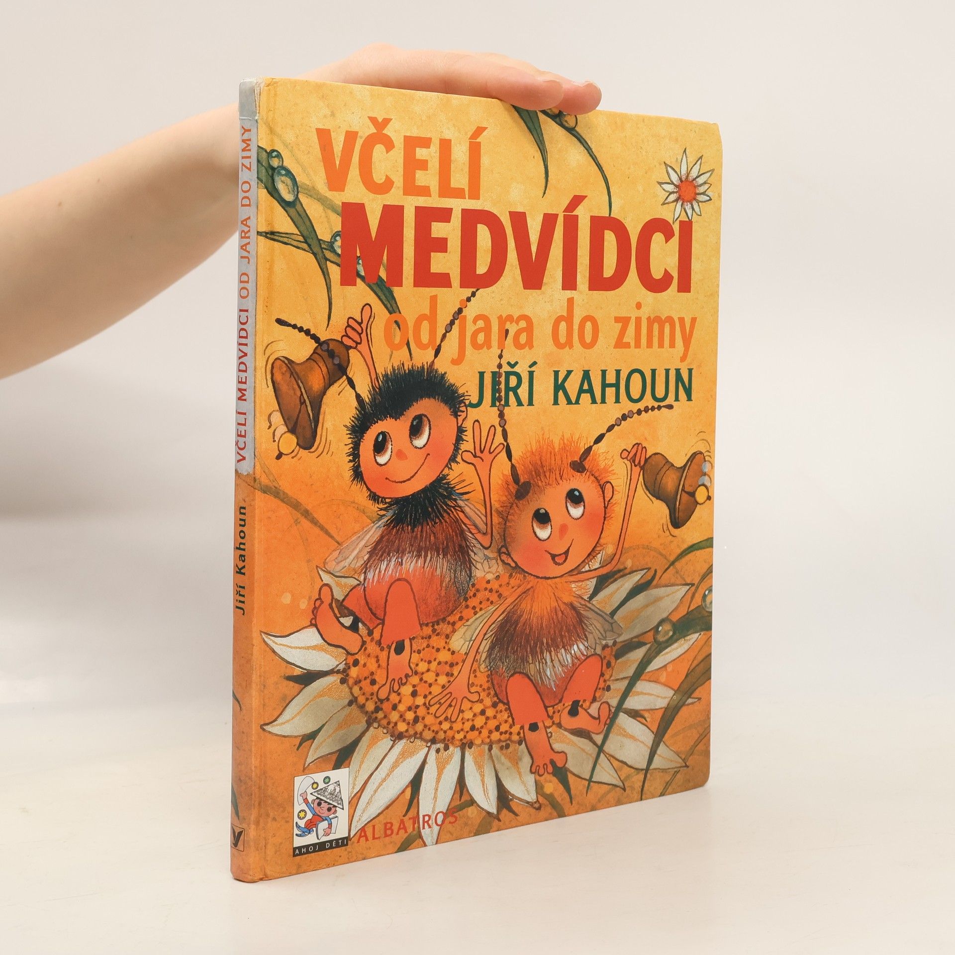 Ivo Houf Včelí medvídci od jara do zimy
