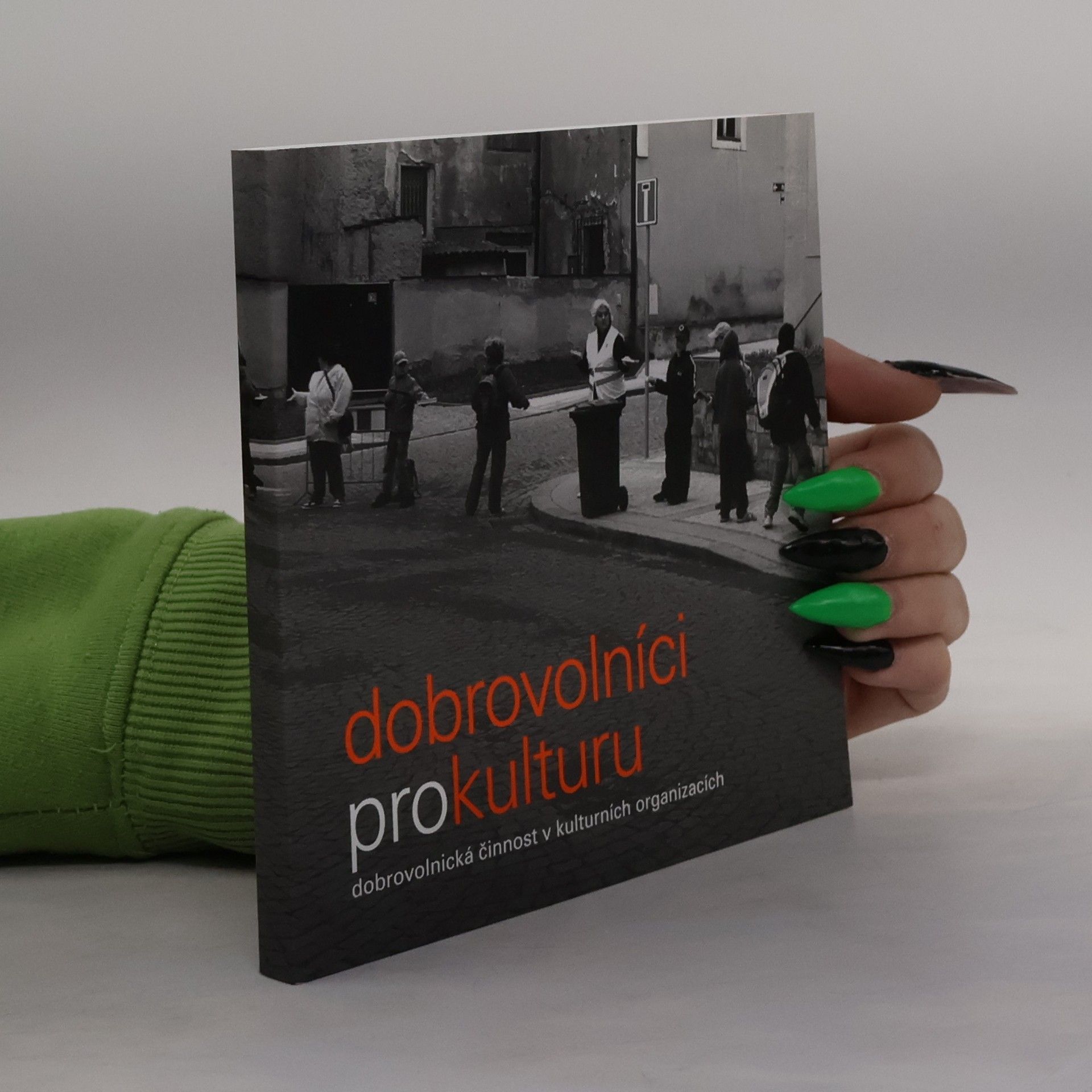 Various authors Dobrovolníci pro kulturu : dobrovolnická činnost v kulturních organizacích