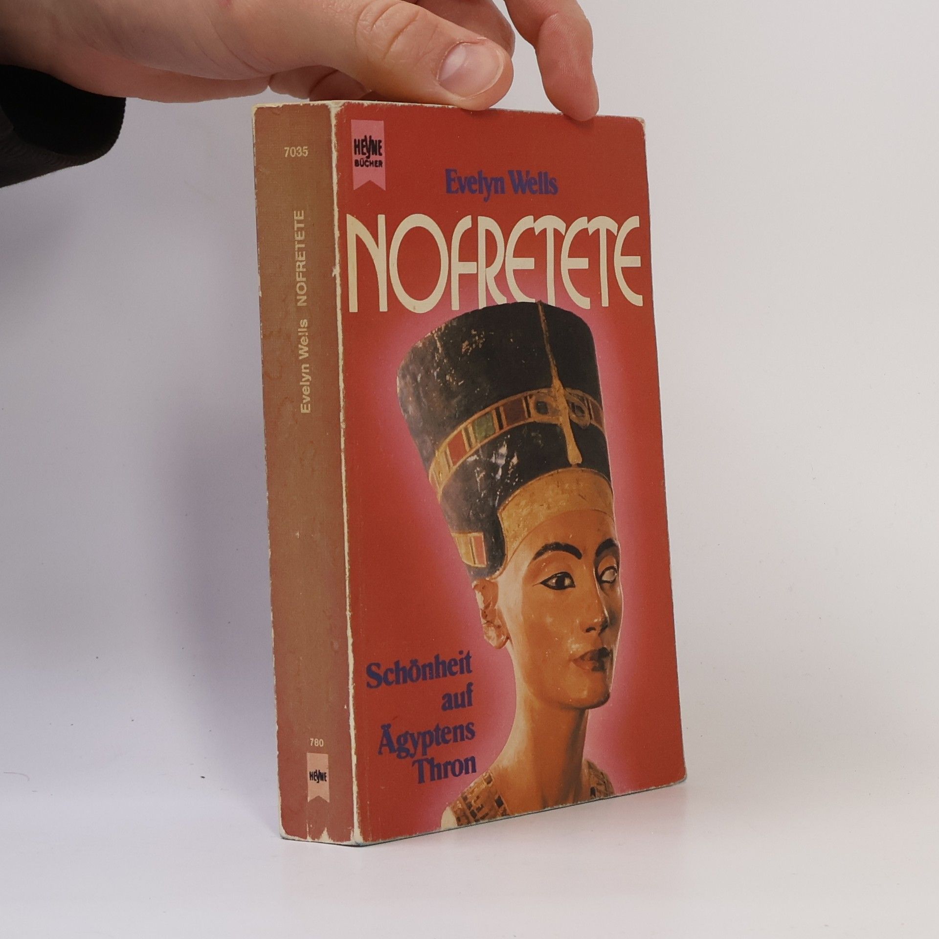 Evelyn Wells Nofretete