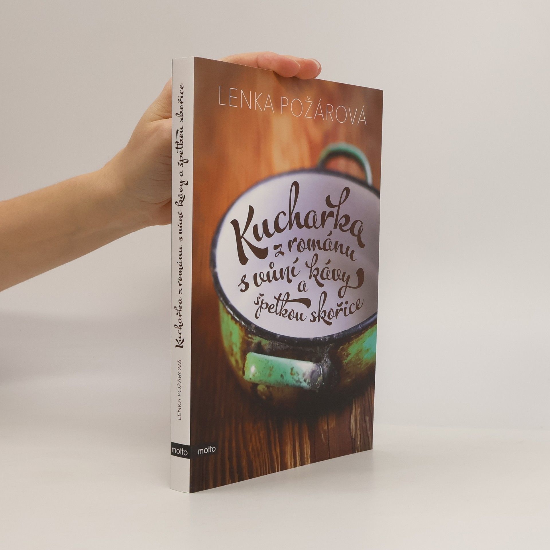 Lenka Požárová Kuchařka z románu s vůní kávy a špetkou skořice