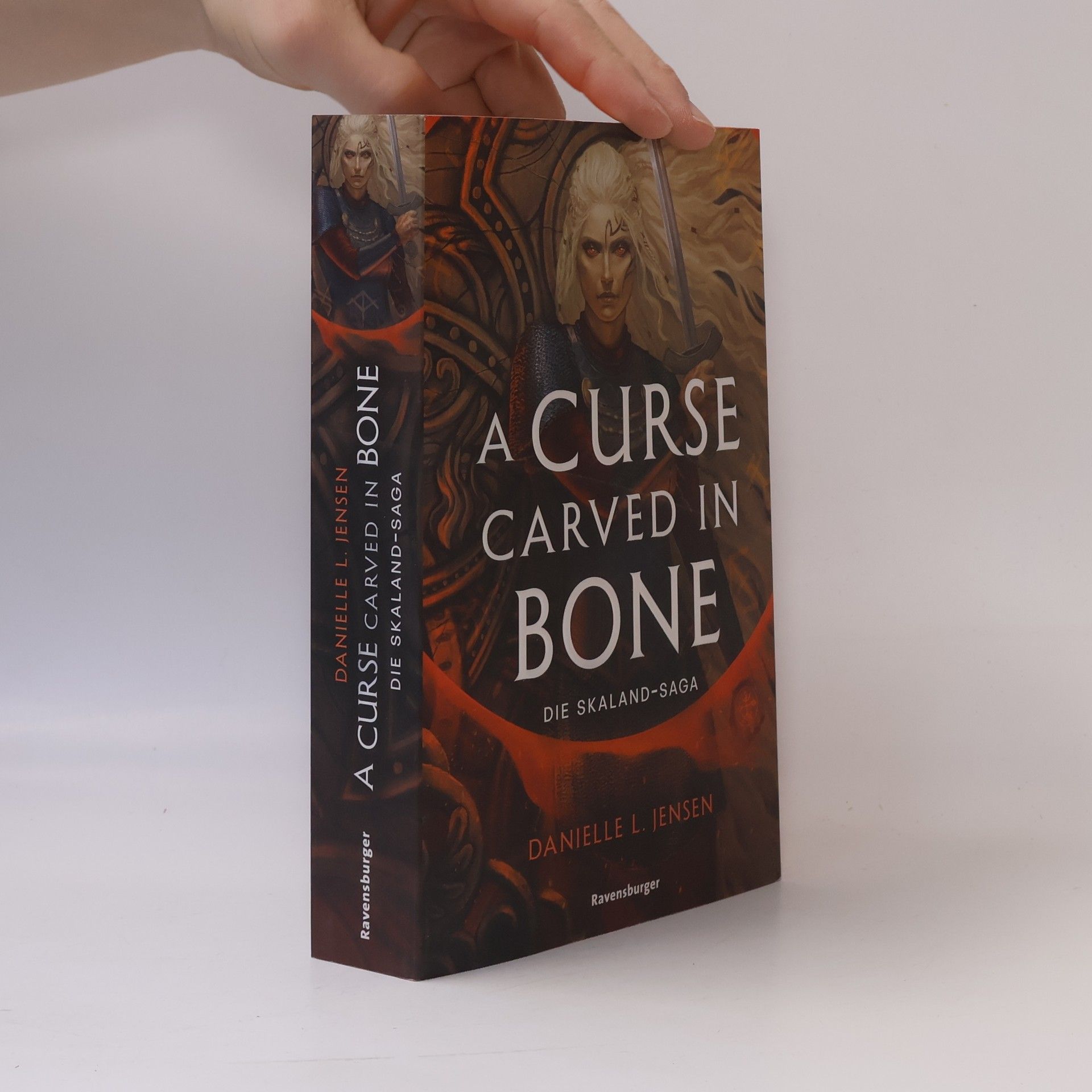 Andreas Decker Die Skaland-Saga - 2: A Curse Carved in Bone - Limitierte Auflage mit Farbschnitt