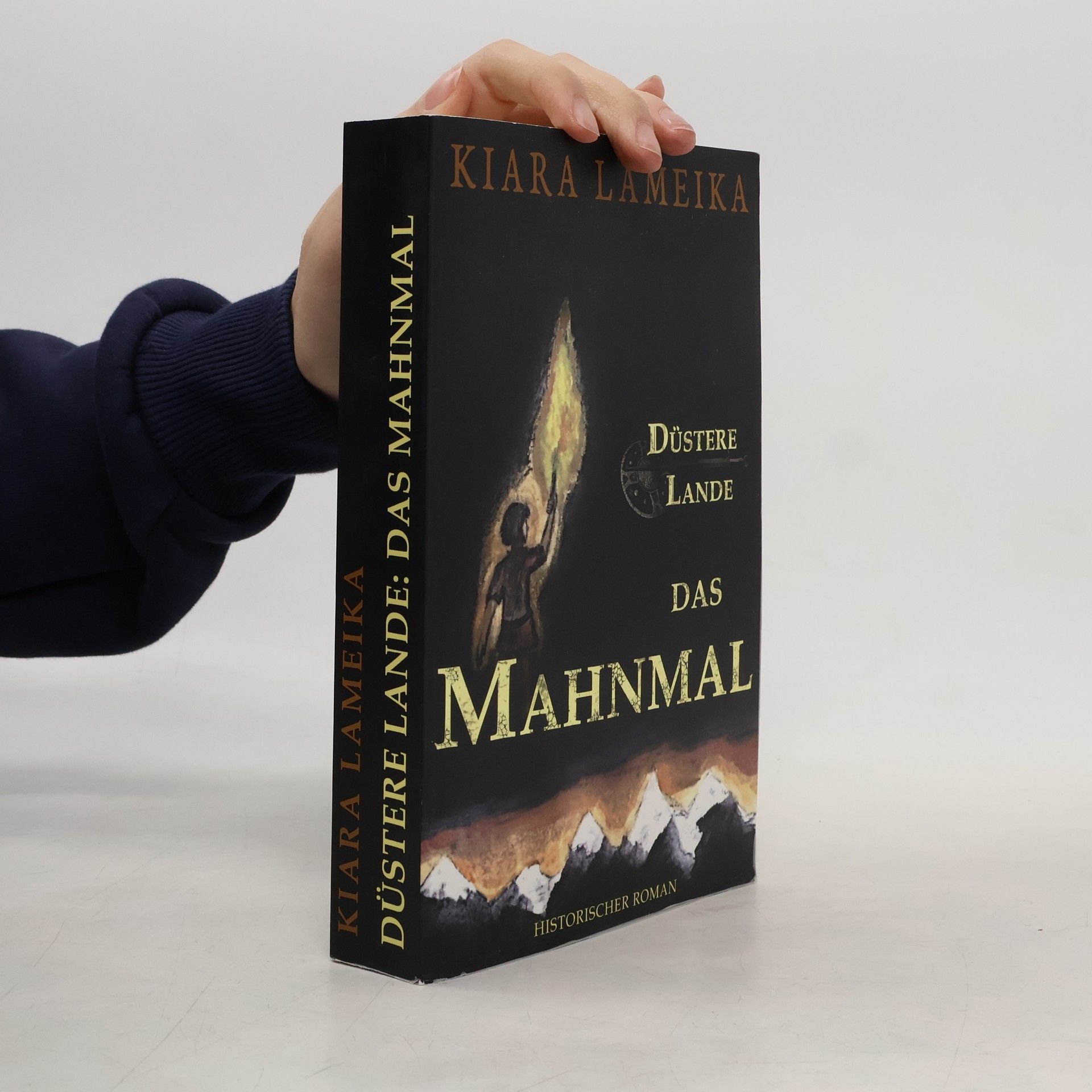 Kiara Lameika Düstere Lande: Das Mahnmal