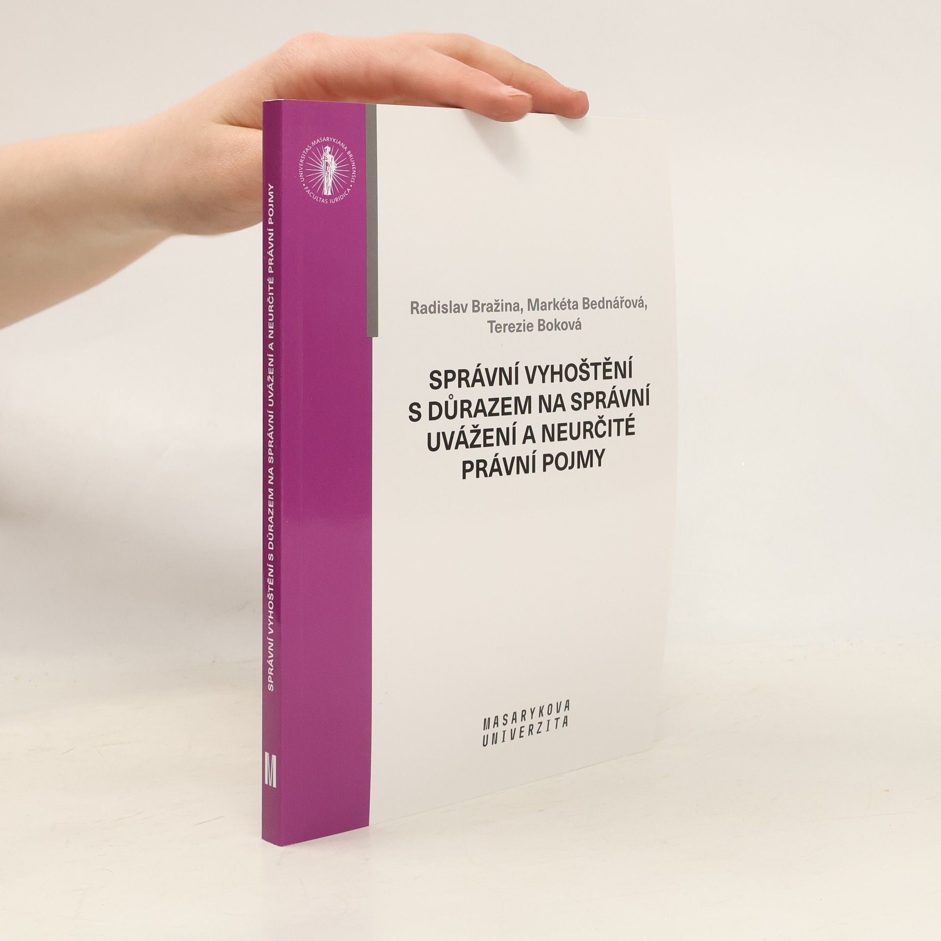 Správní vyhoštění s důrazem na správní uvážení a neurčité právní pojmy