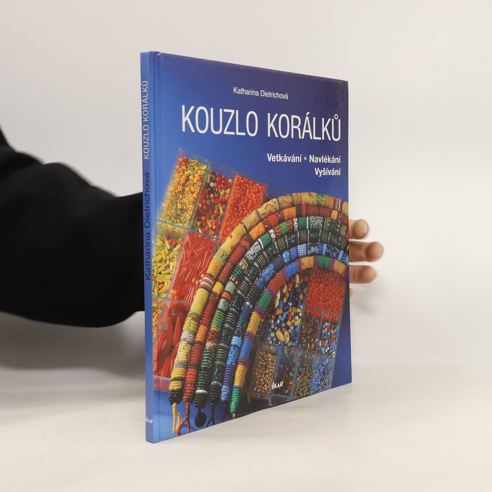 Katharina Dietrich Kouzlo korálků : vetkávání, navlékání, vyšívání