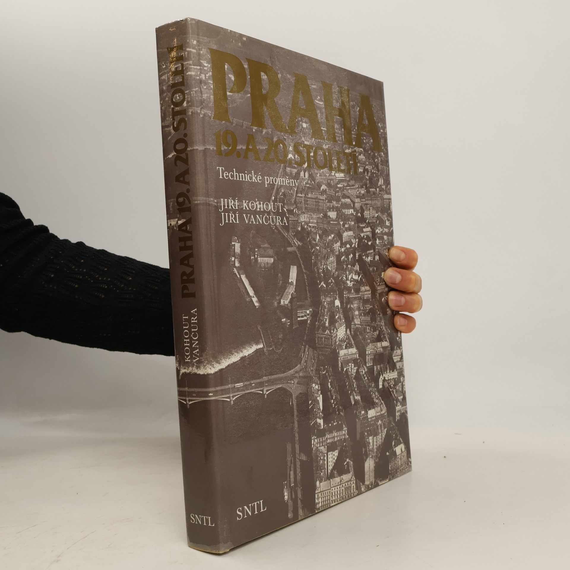 Jiří Kohout Praha 19. a 20. století. Technické proměny