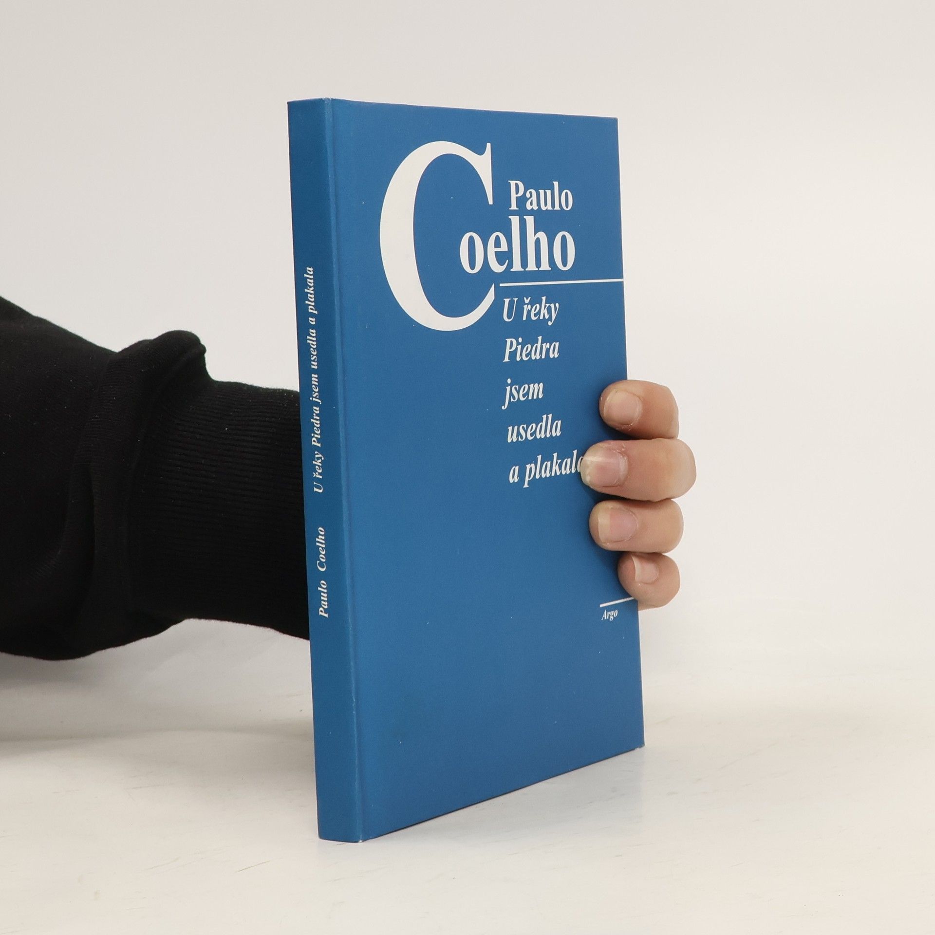 Paulo Coelho U řeky Piedra jsem usedla a plakala