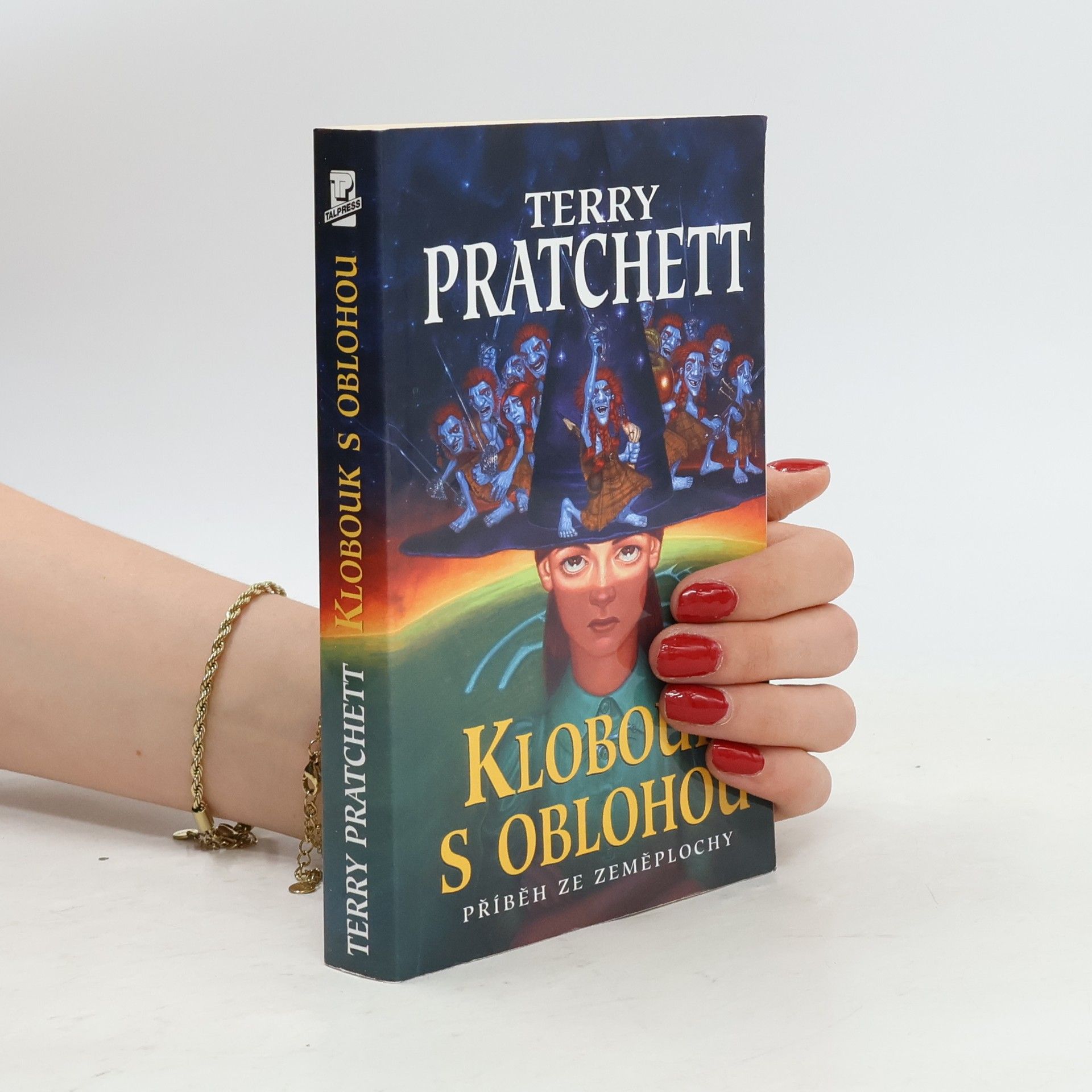 Terry Pratchett Klobouk s oblohou