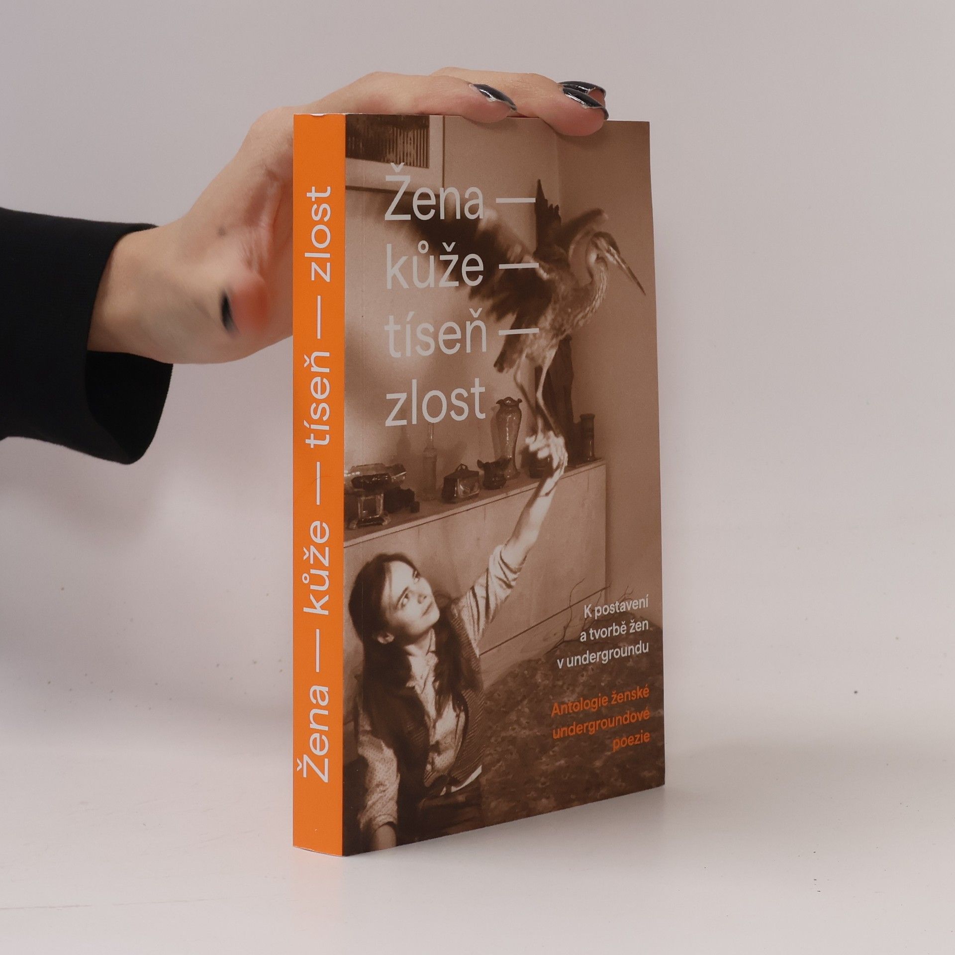 Žena - kůže - tíseň - zlost