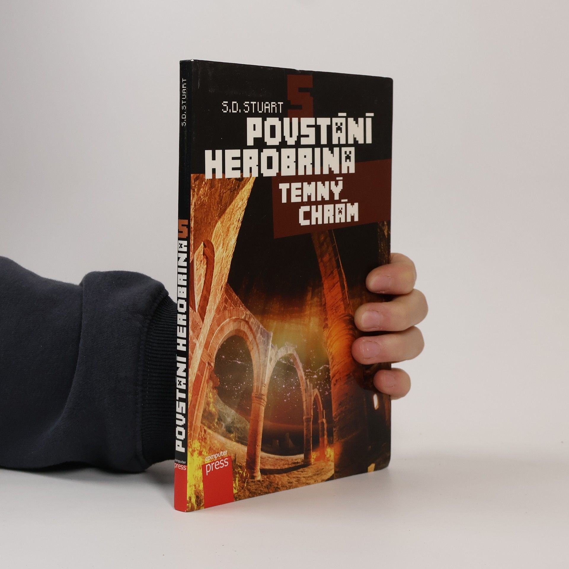 S. D. Stuart Povstání Herobrina. 5, Temný chrám