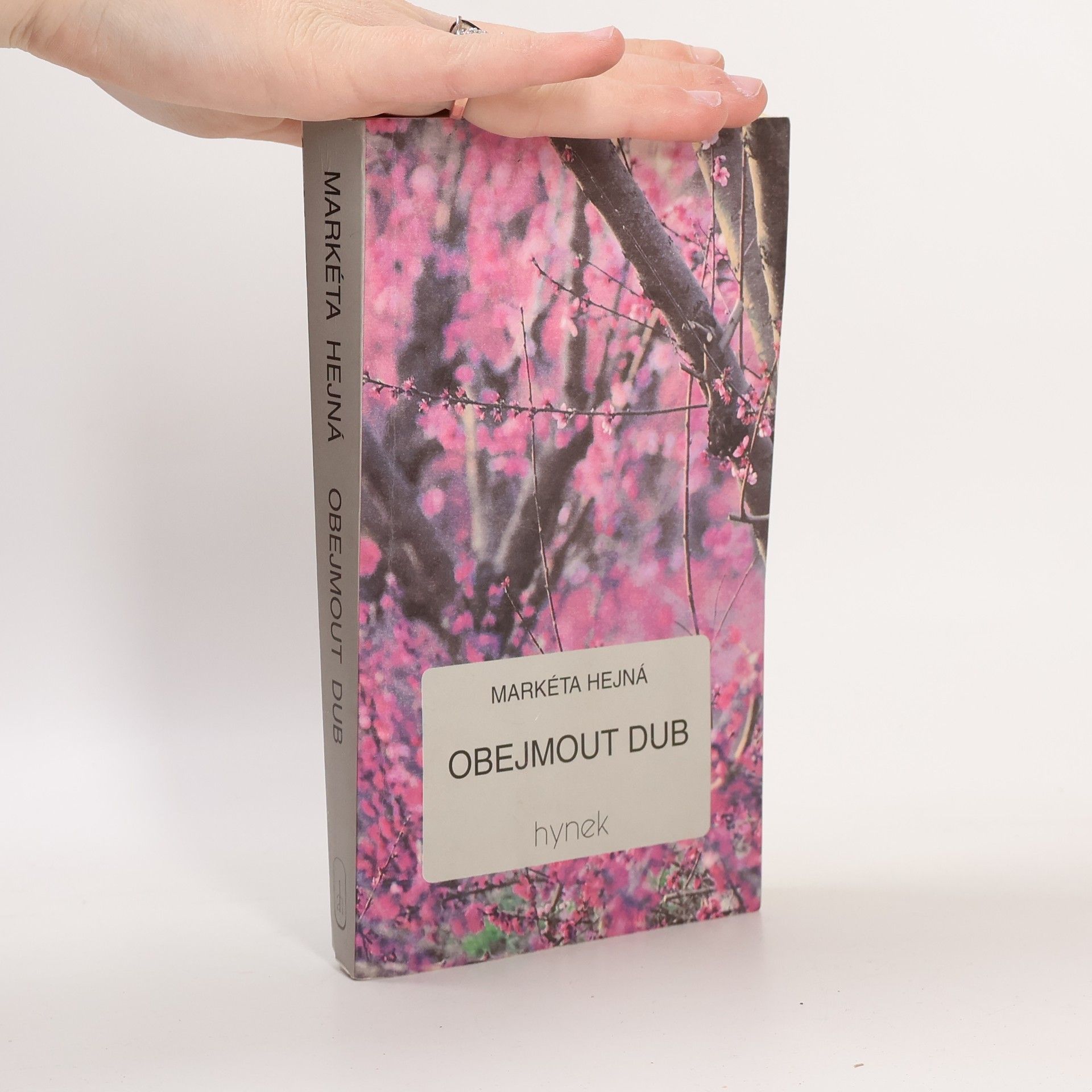 Markéta Hejná Obejmout dub