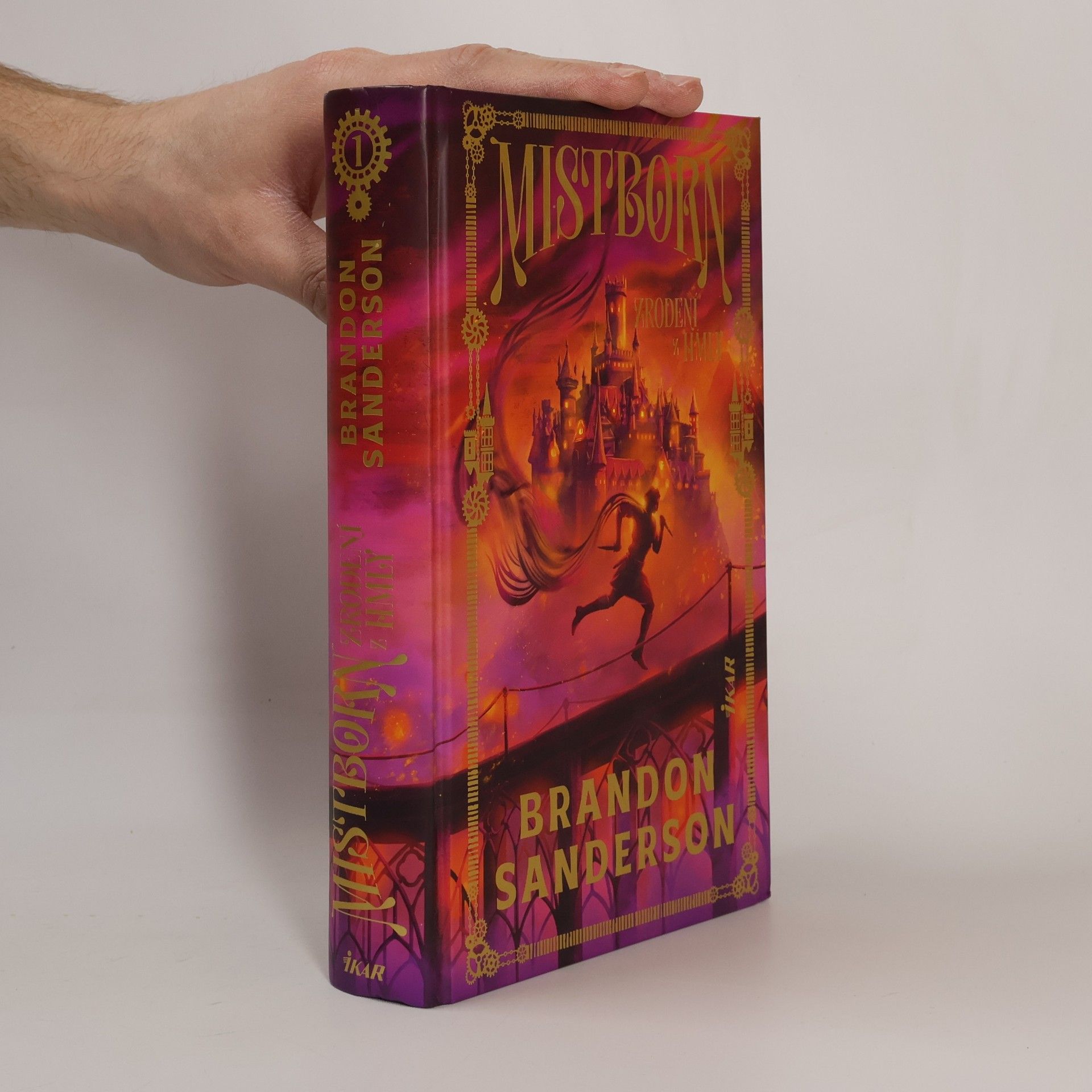 Brandon Sanderson Mistborn: Zrodení z hmly