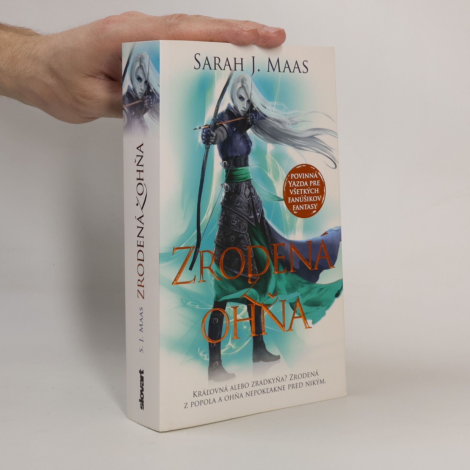 Sarah J. Maas Zrodená z ohňa