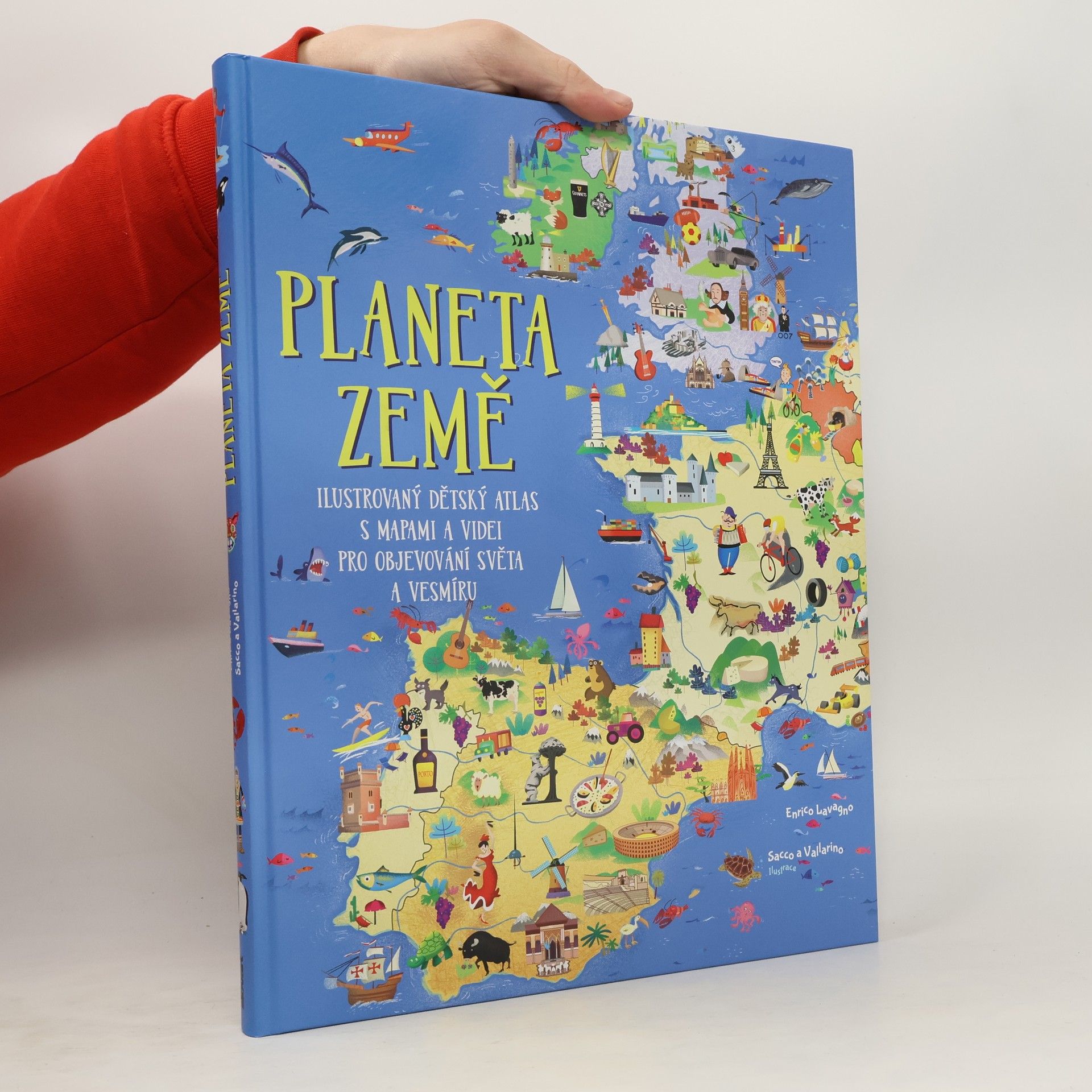 Enrico Lavagno Planeta Země. Ilustrovaný dětský atlas s mapami a videi pro objevování světa a vesmíru