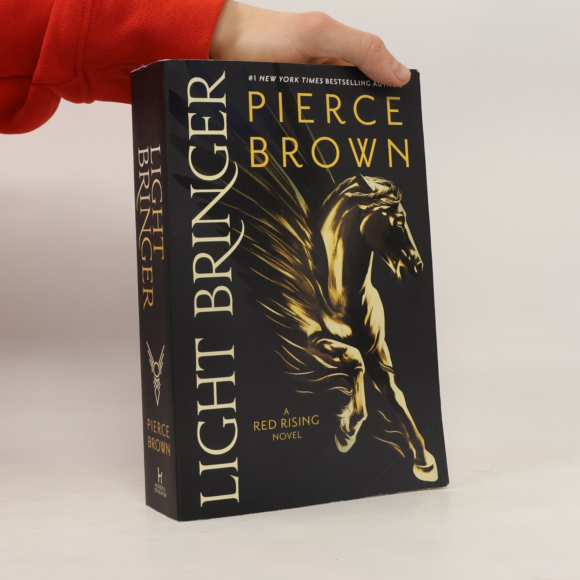 Pierce Brown Light Bringer: A Red Rising Novel