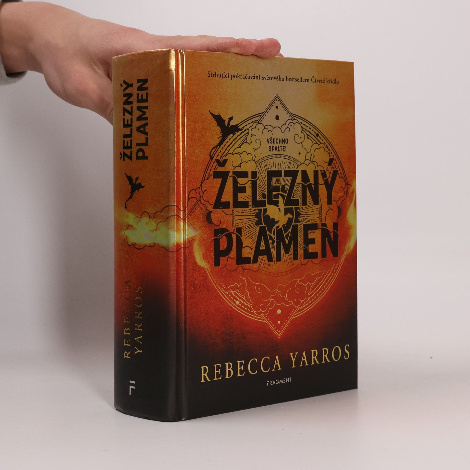 Rebecca Yarros Železný plamen