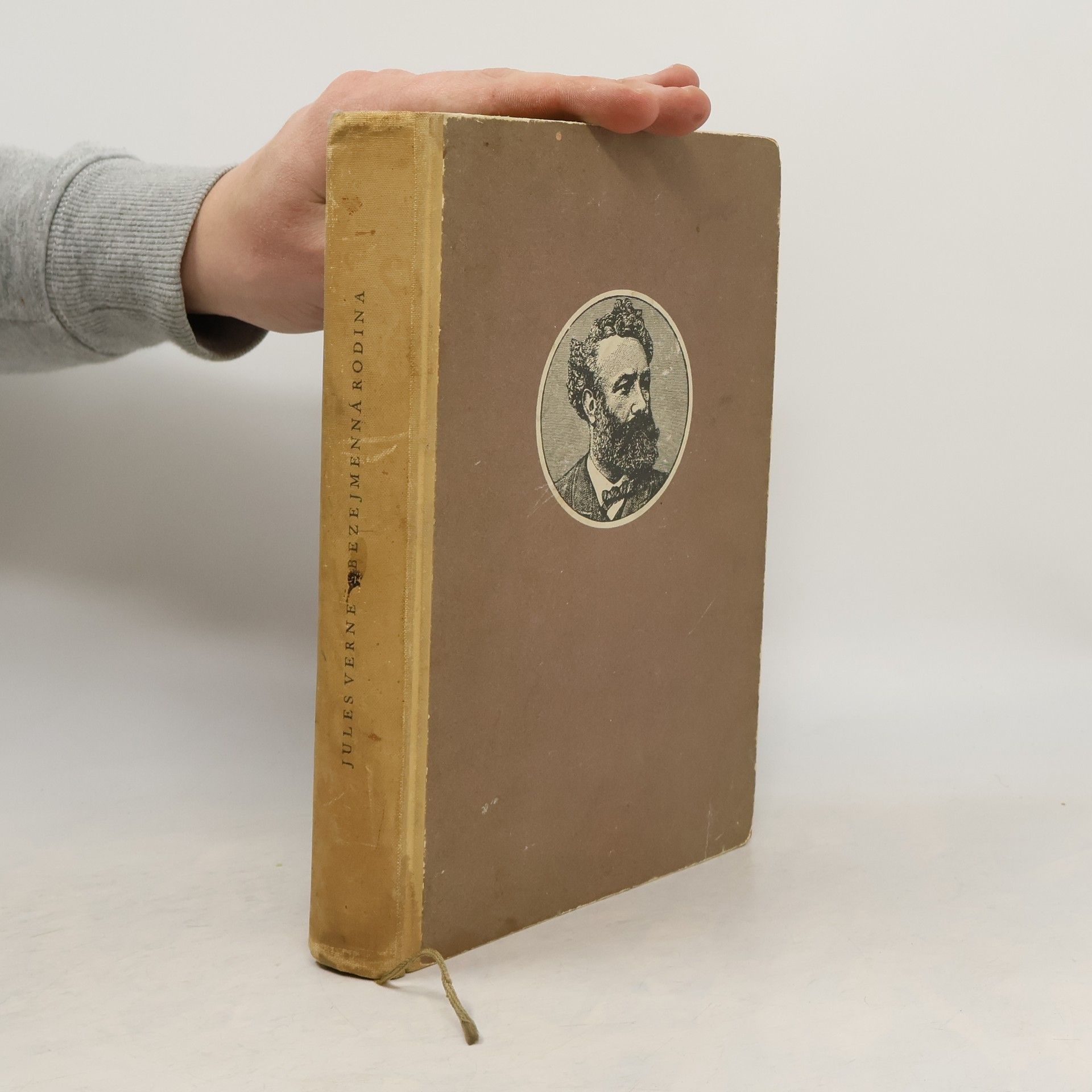 Jules Verne Bezejmenná rodina