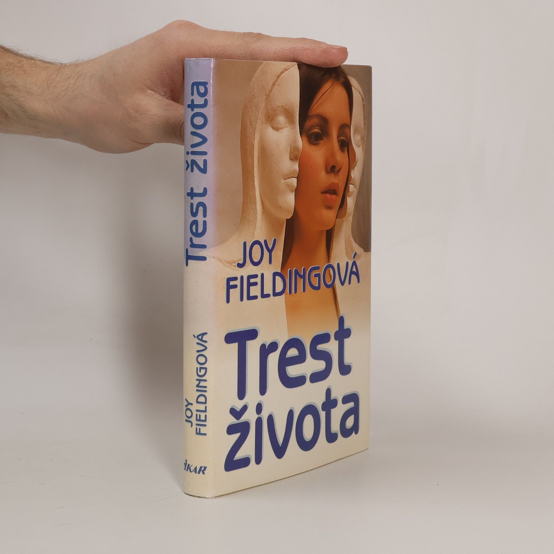 Joy Fielding Trest života