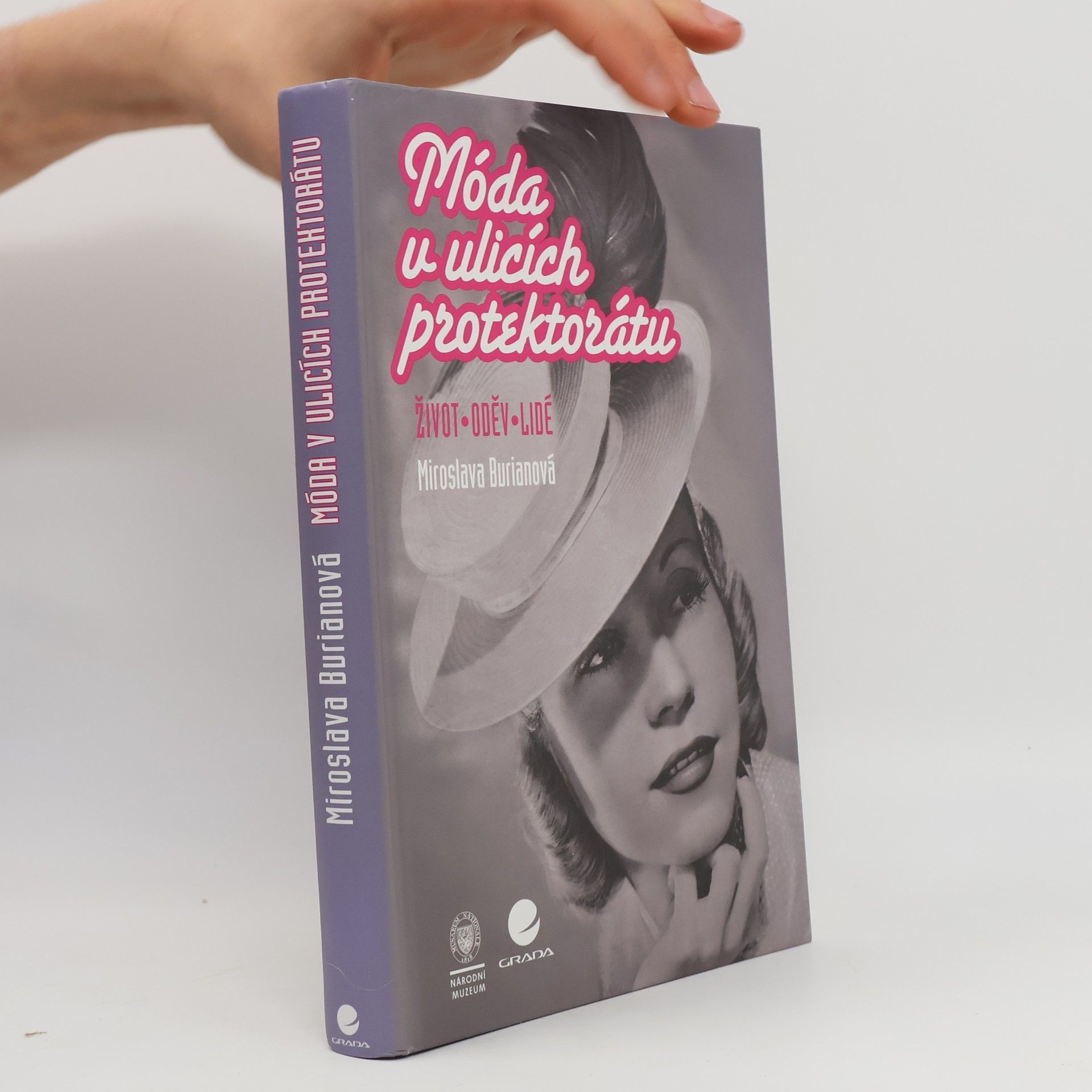 Miroslava Burianová Móda v ulicích protektorátu