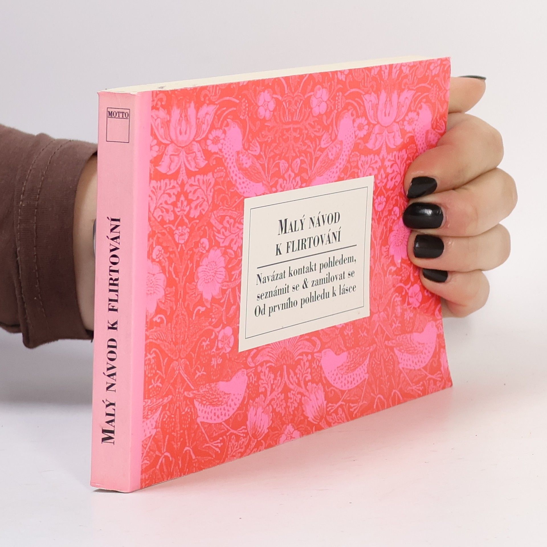 Malý návod k flirtování. Navázat kontakt pohledem, seznámit se & zamilovat se. Od prvního pohledu k lásce