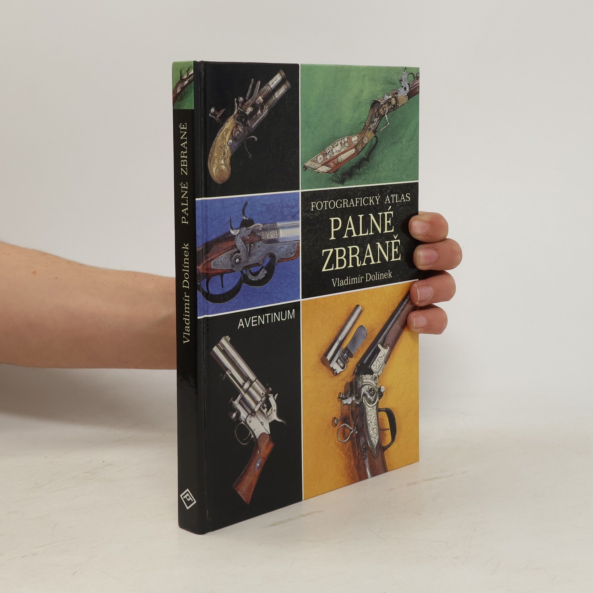 Palné zbraně. Fotografický atlas