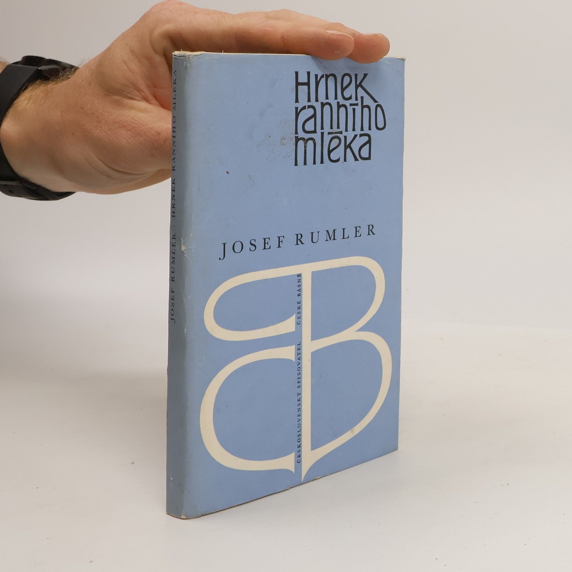 Hrnek ranního mléka