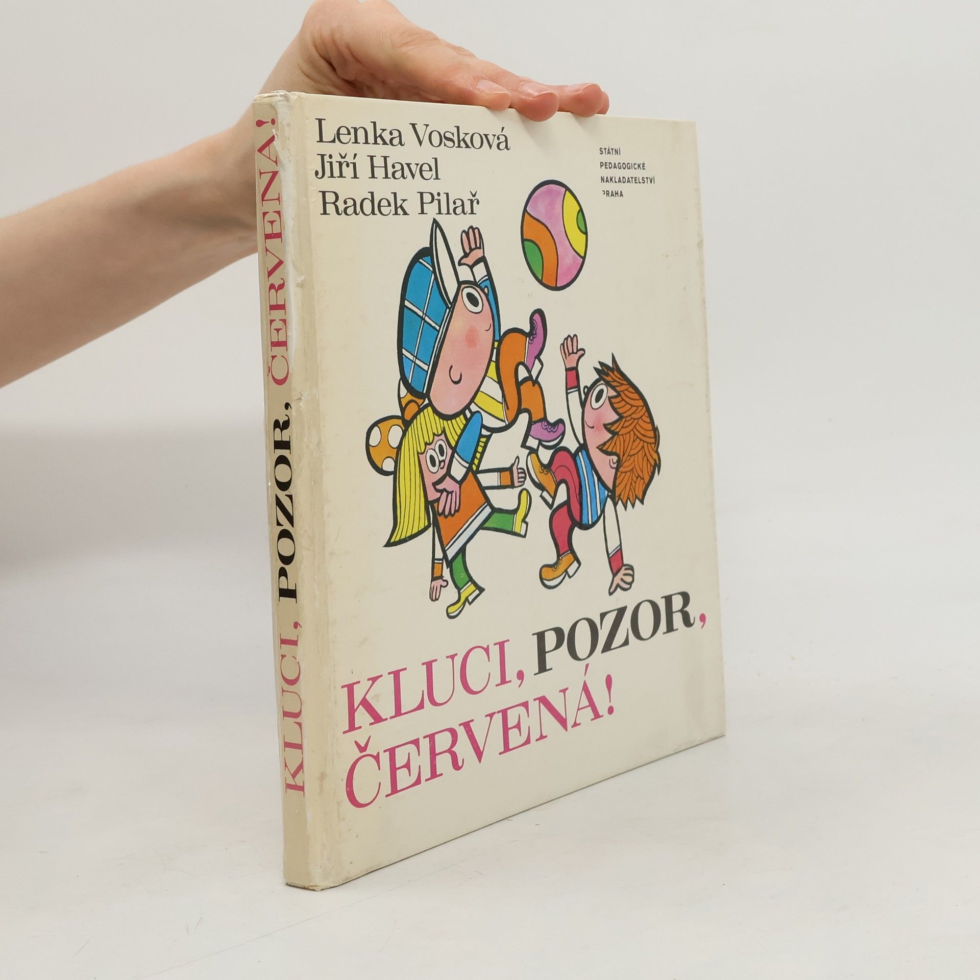 Kluci, pozor, červená!